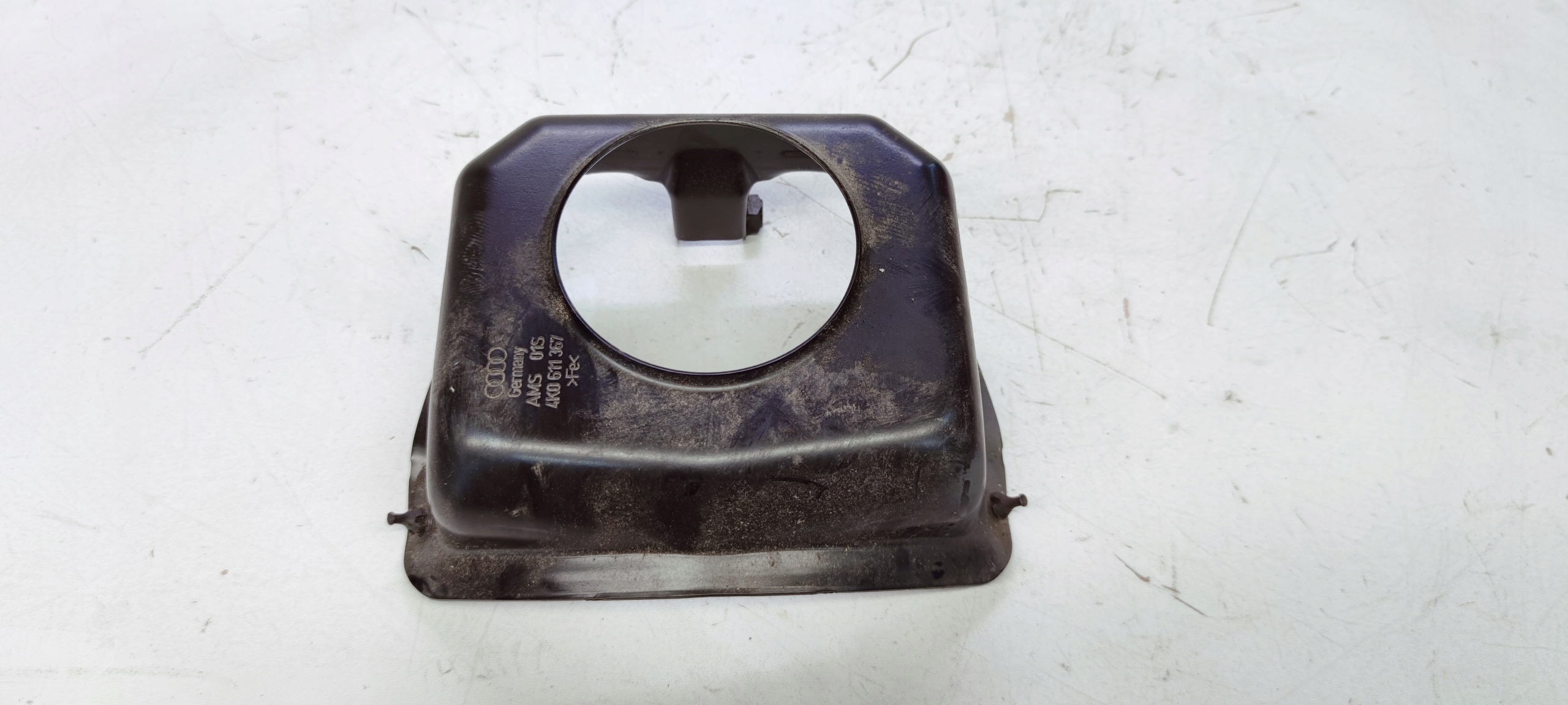 BLENDE ABDECKUNG BEHÄLTER DES GASSES HAMULC AUDI A6 C8 4K0611367