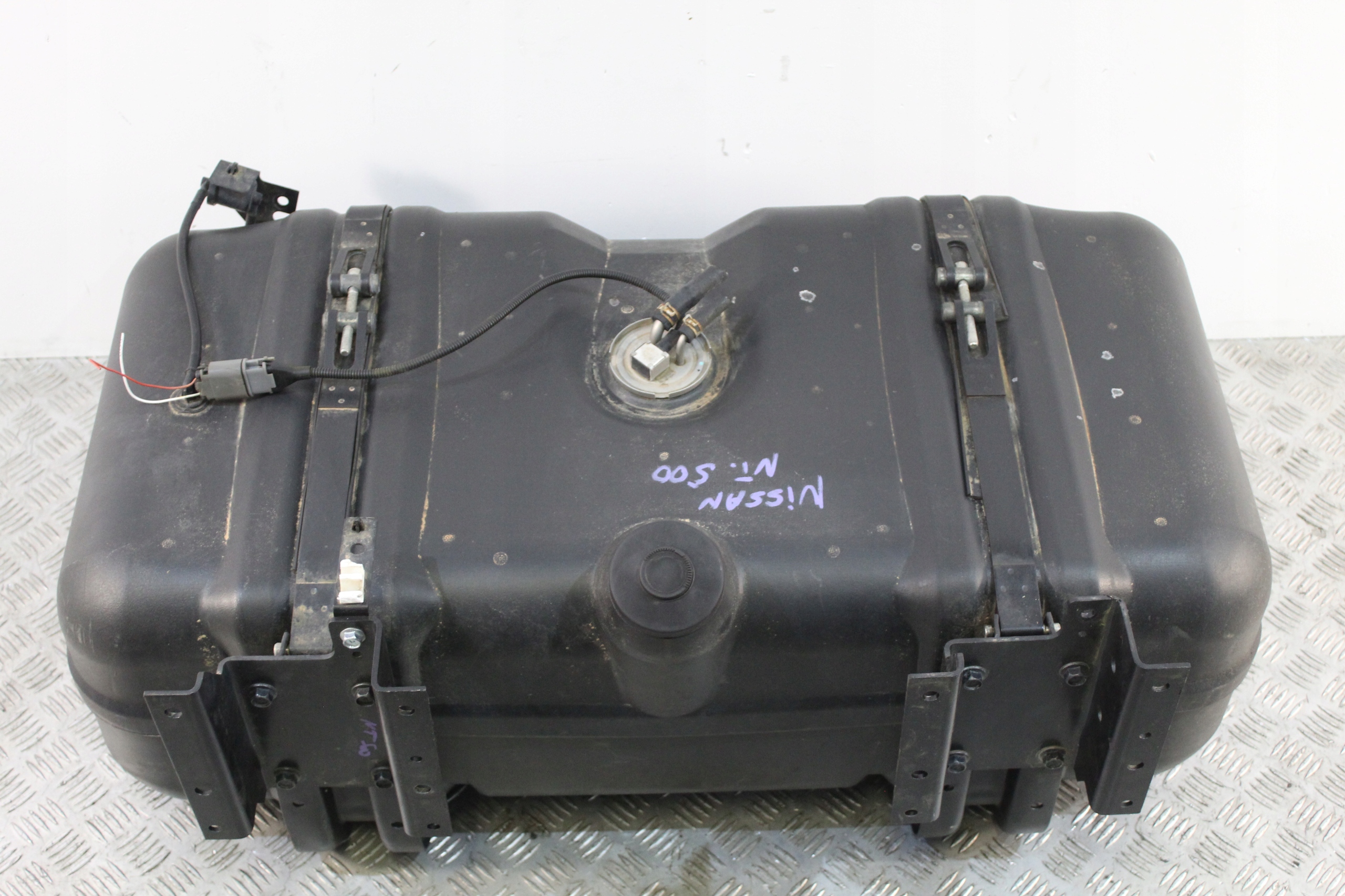 TANK NISSAN NT500