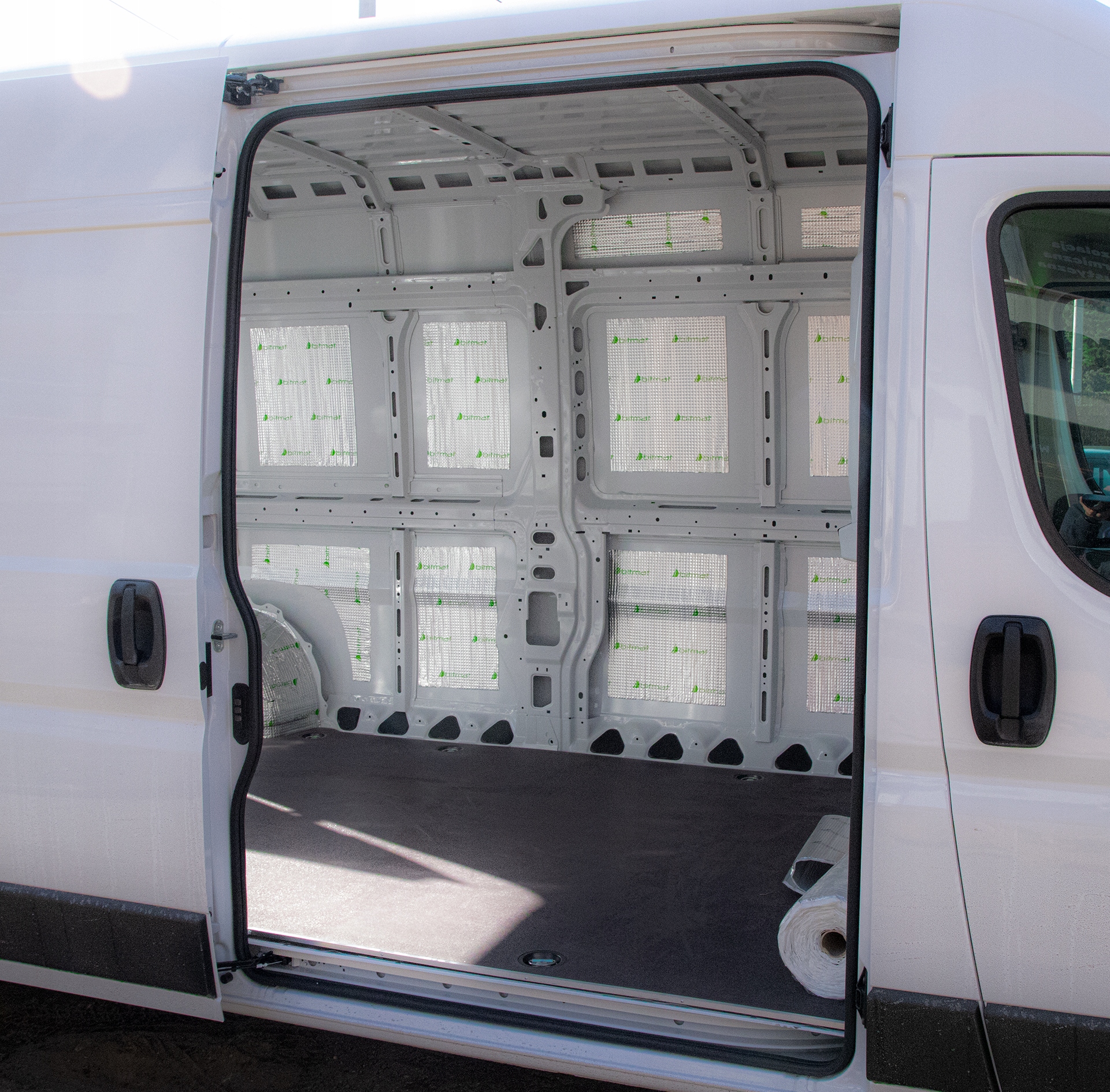 MATA WYGŁUSZAJĄCA 2.5mm BUTYLOWA bitum ALUBUTYL tłumiąca wibracje niski ton Producent części Bitmat