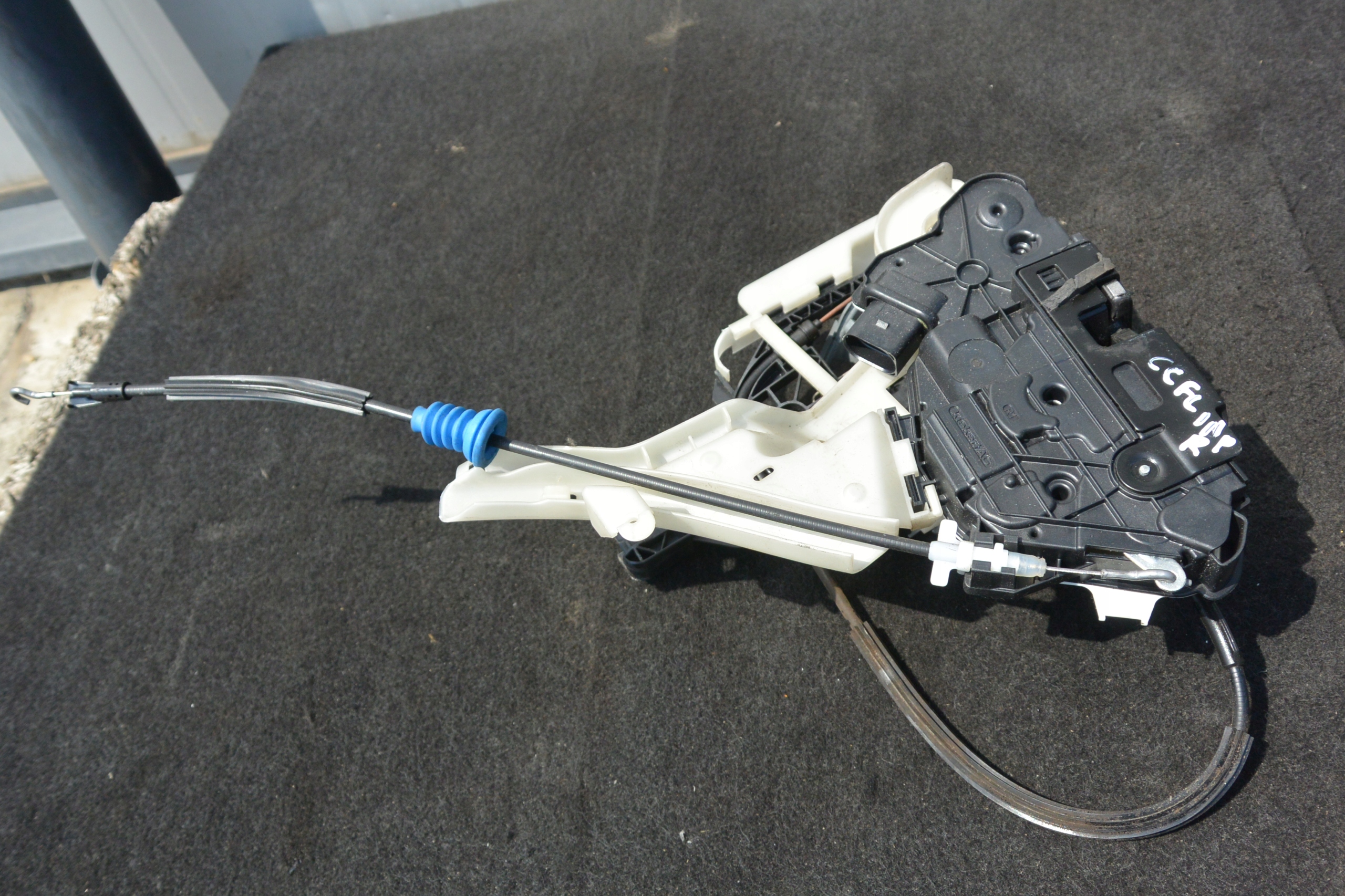 lock door right front front SKODA FABIA SUPERB II VW PASSAT CC B7 LIFT
