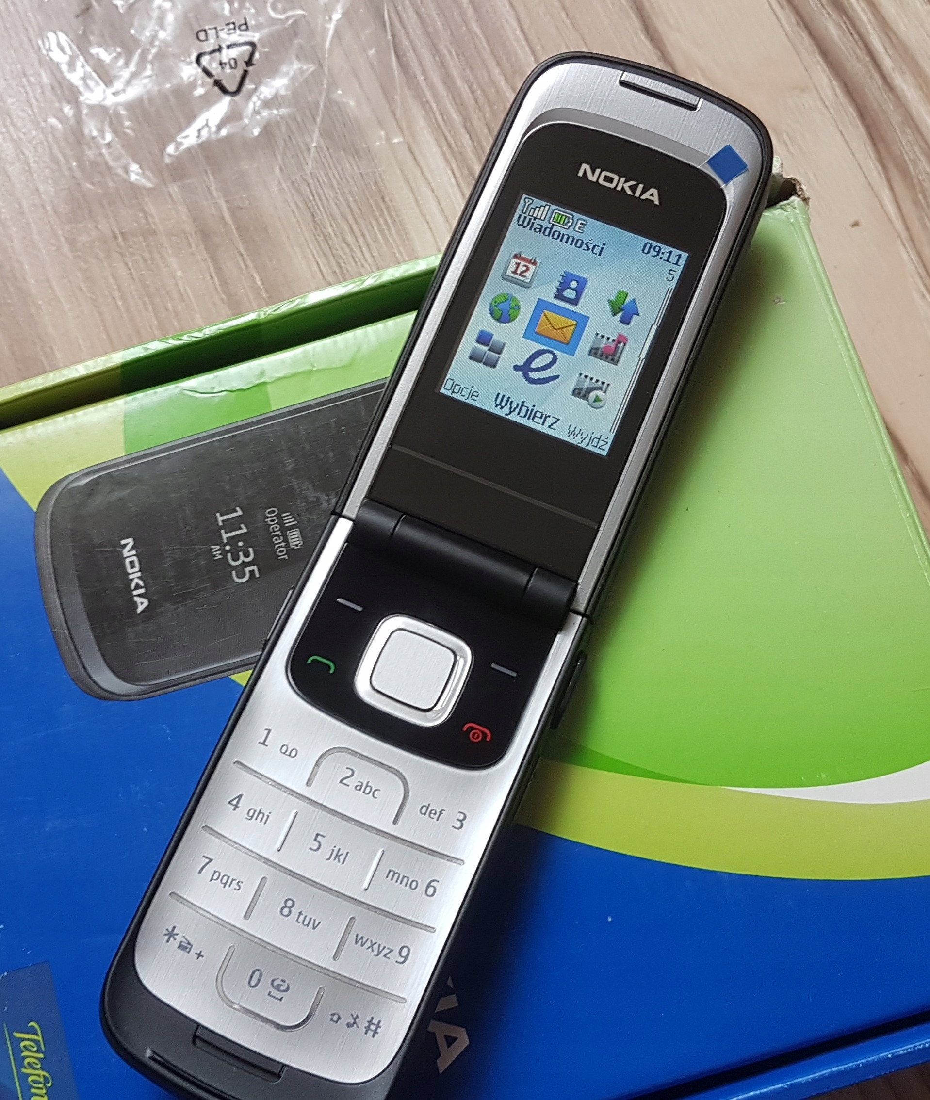 100% новый оригинальный Nokia 2720 только оригинал № 1 Цвет черный