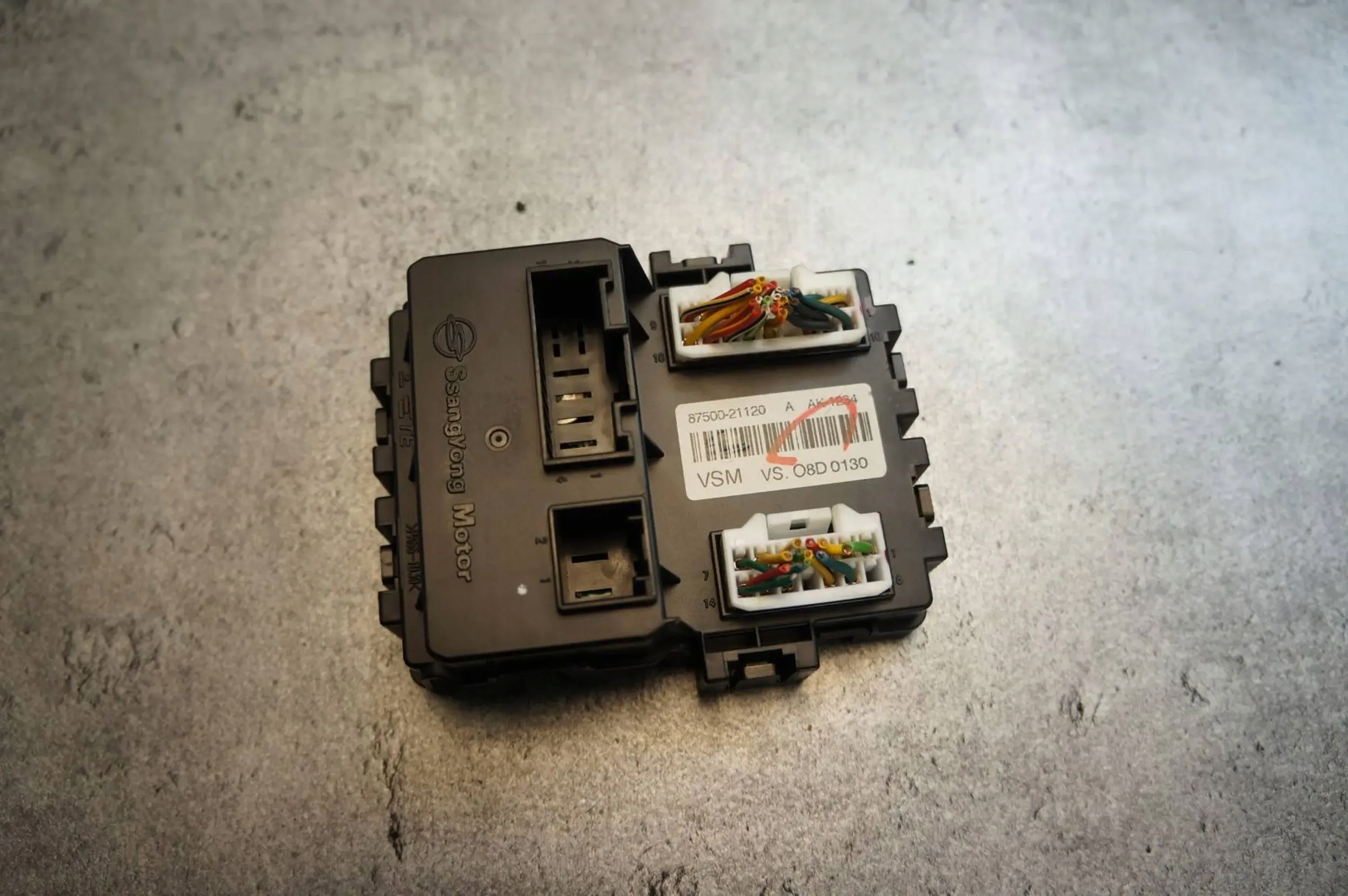 MODUŁ STEROWNIK ŚWIATEŁ SsangYong Rodius II 87500-21120 Producent części SsangYong OE