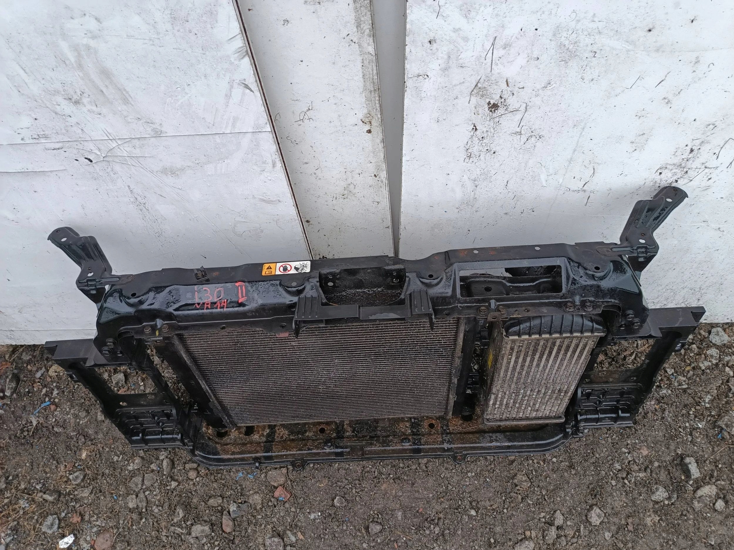 HYUNDAI I30 II 1,4 1.6CRDI KPL der Kühler Gurten PROD 2012