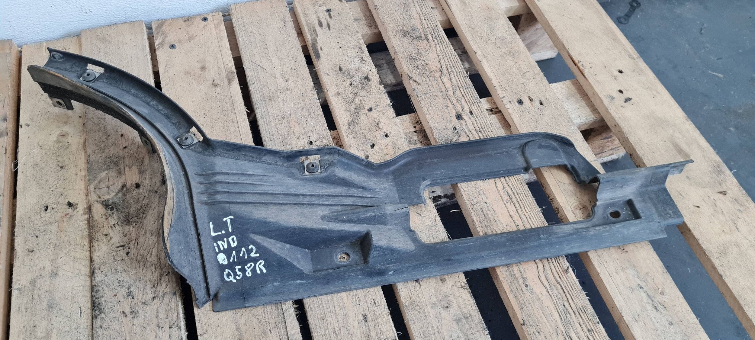 Q5 8R SQ5 cover cap chassis left left rear part 8R0825213A