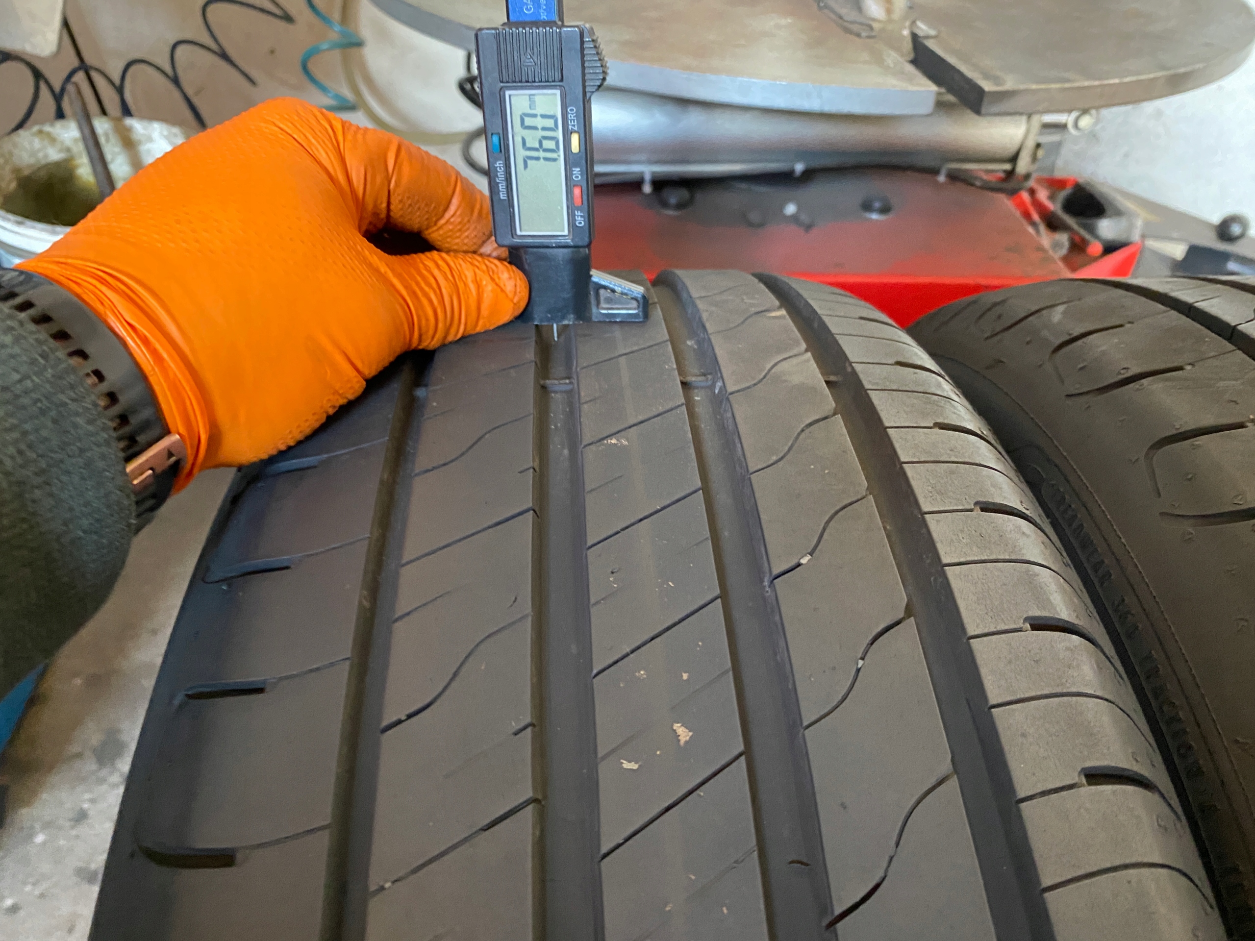 2 tyres summer 235/55R18 Goodyear EfficientGrip 2 SUV as new 8mm