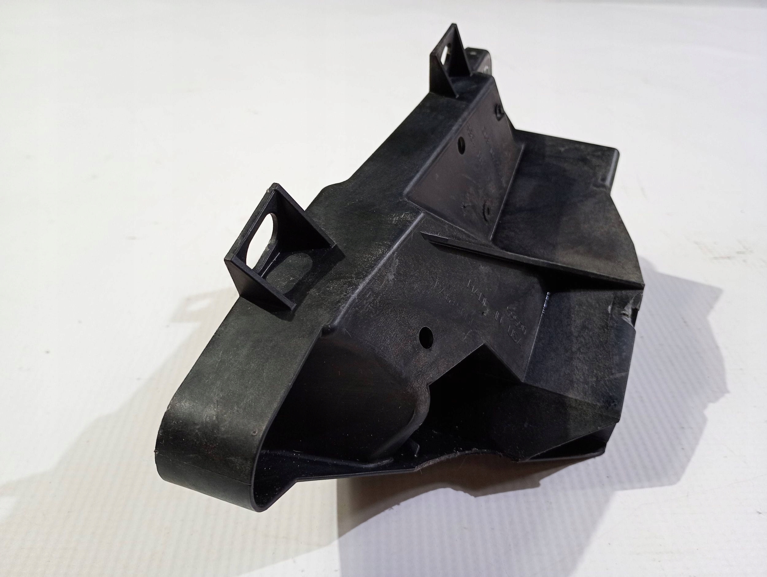 bracket console holder radiator right Chrysler Pacifica 2017