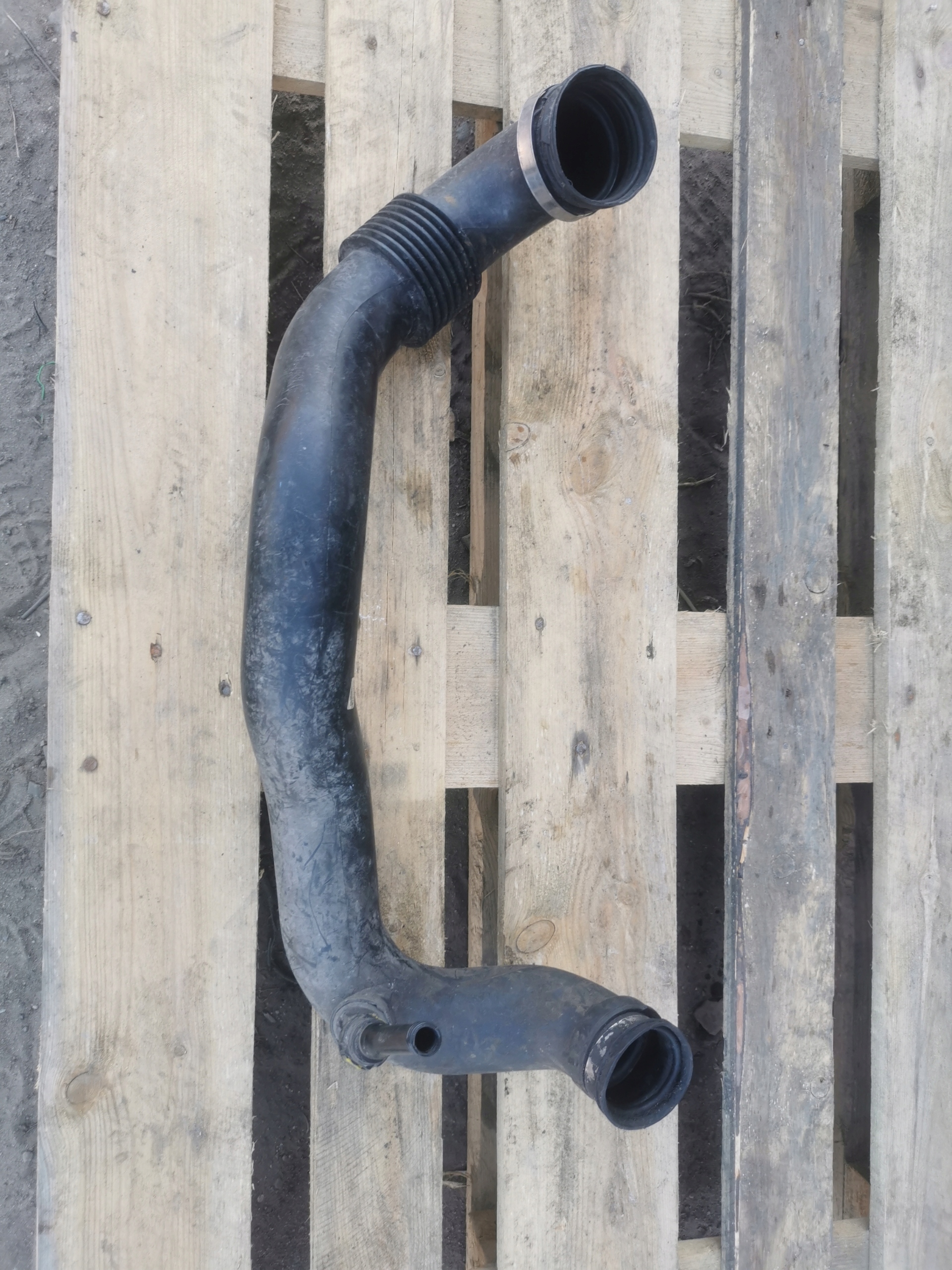 труба патрубок Воздух 2.5 renault MASTER II