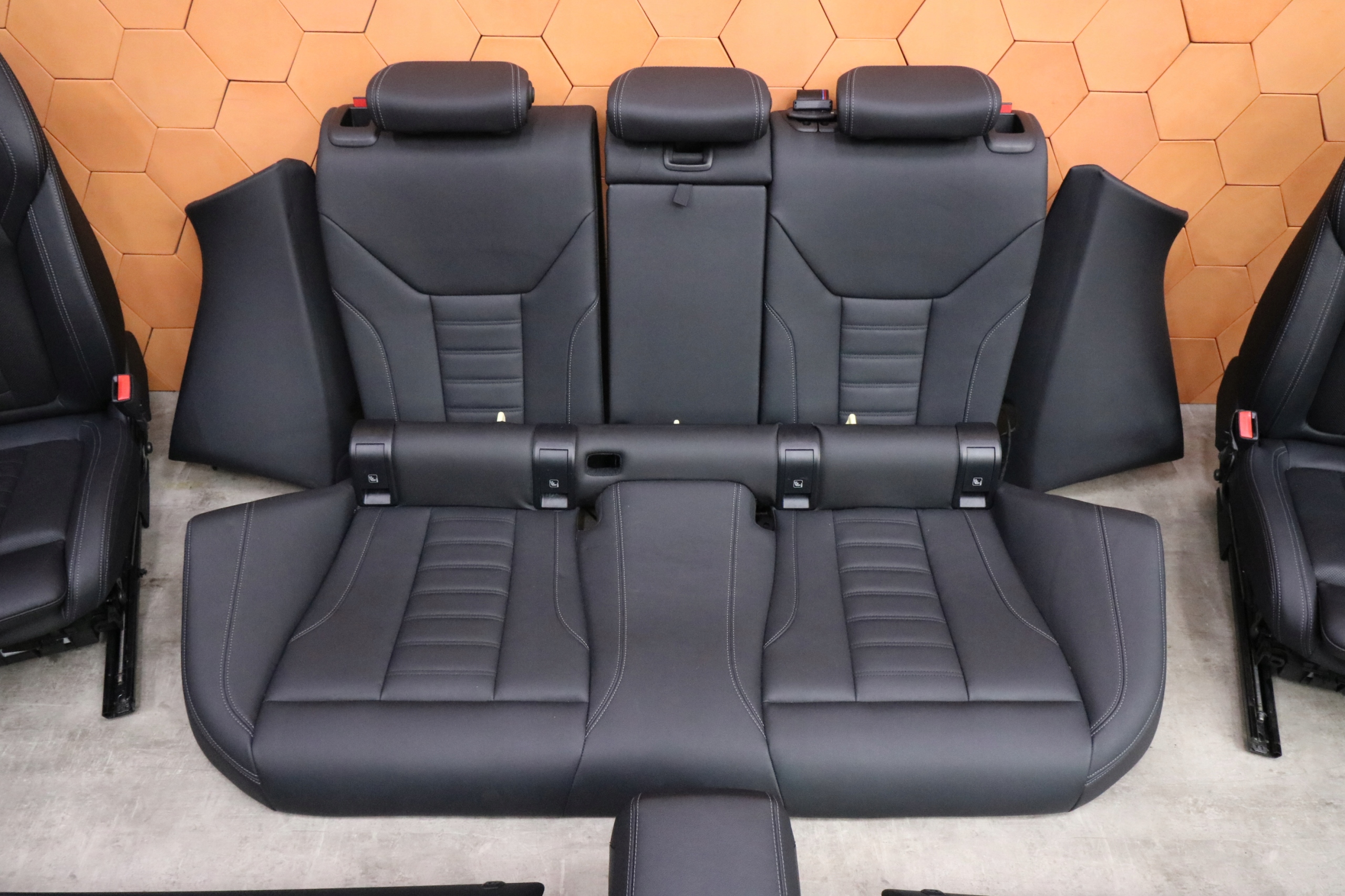 BMW i4 G26 inner seats side TUNEL m-packet WENTYLOWANE GRZANE