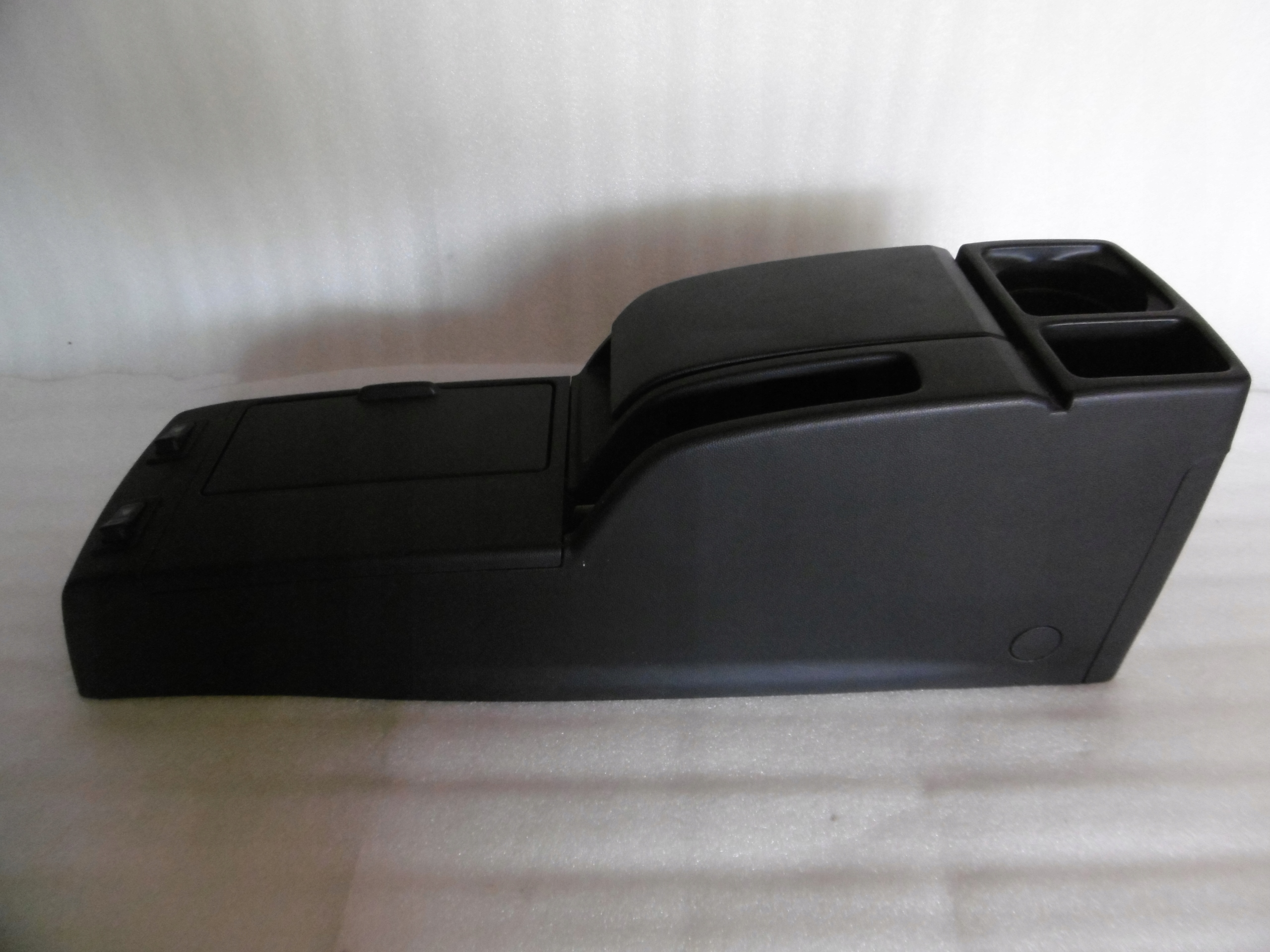 MAZDA 5 05 / 07r-туннель, центральная консоль