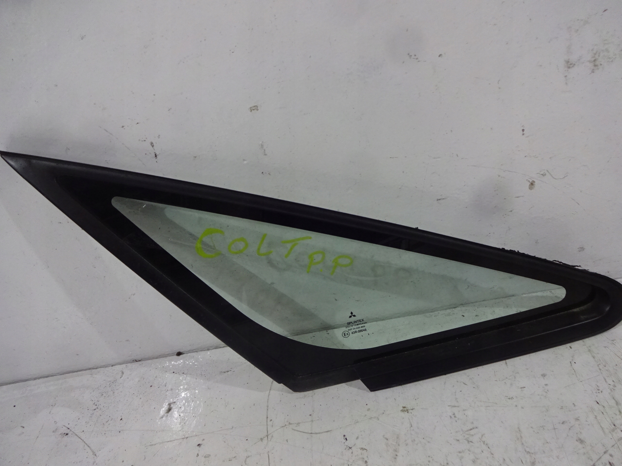 SZYBA PRAWY PRZÓD KAROSERYJNA MITSUBISHI COLT 04-