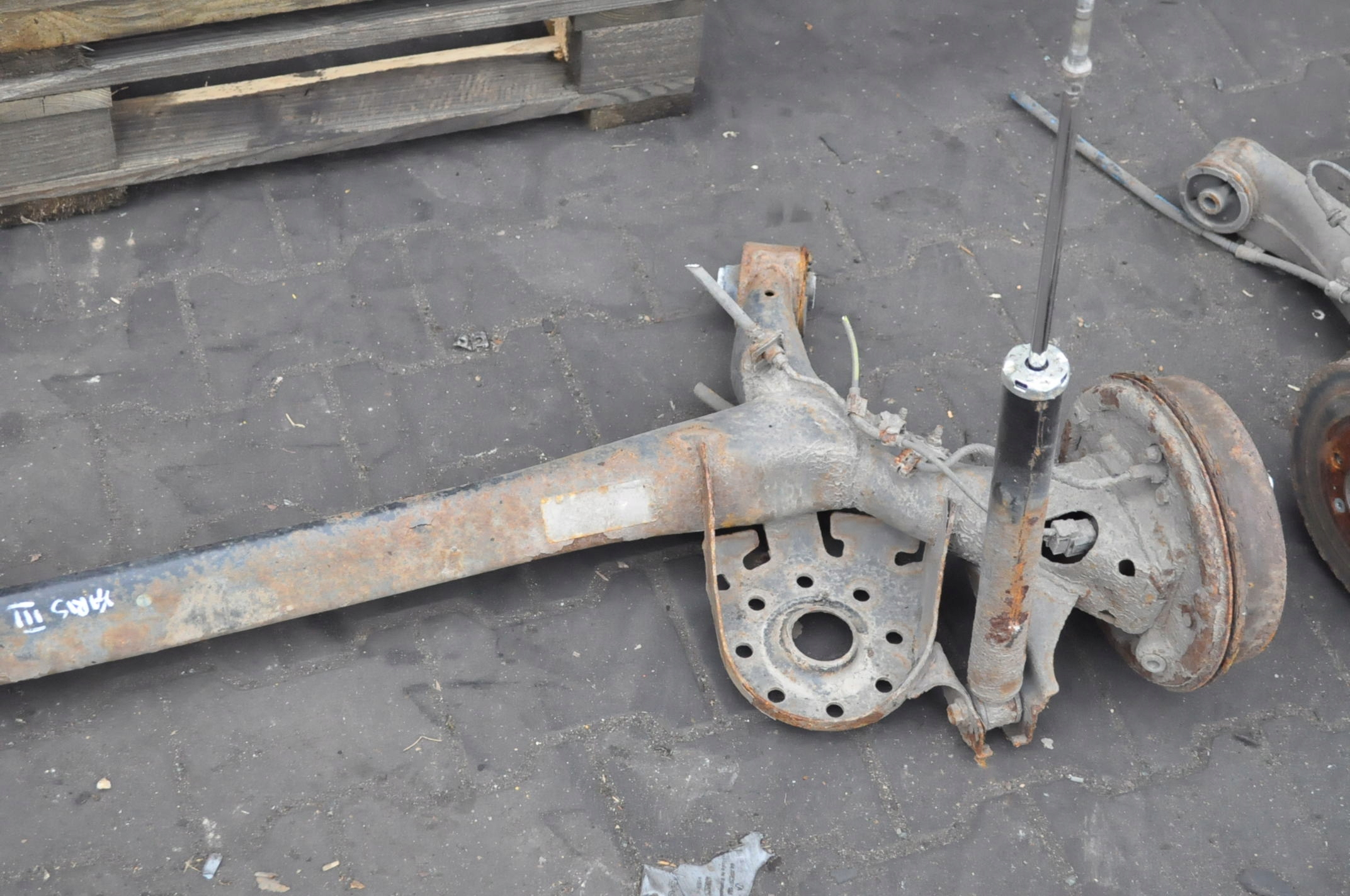 TOYOTA YARIS III ZAWIESZENIE BELKA TYŁ Producent części Toyota OE