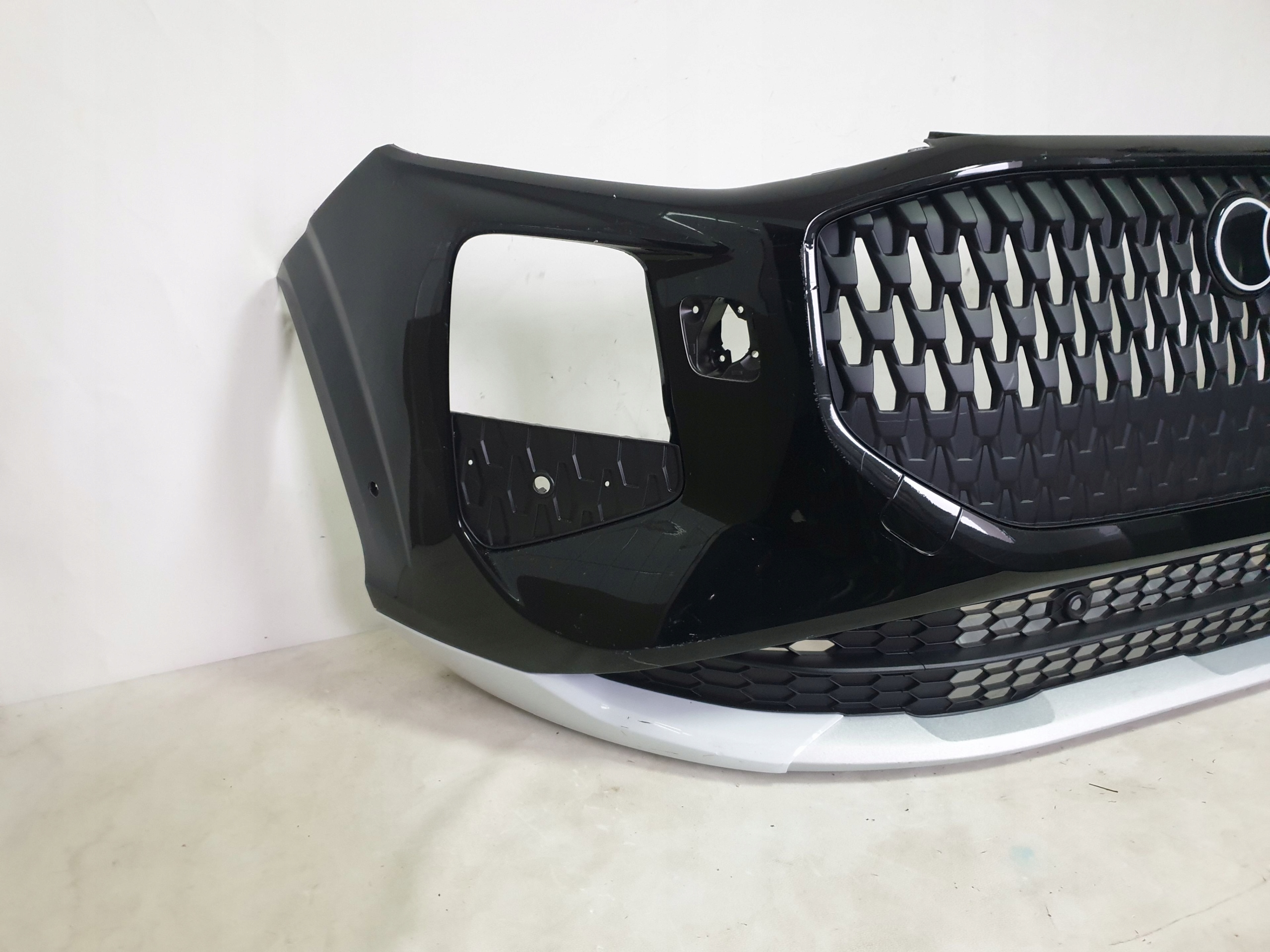 AUDI Q3 III 83H 25-> bumper front front 6xPDC washers 83H807437
