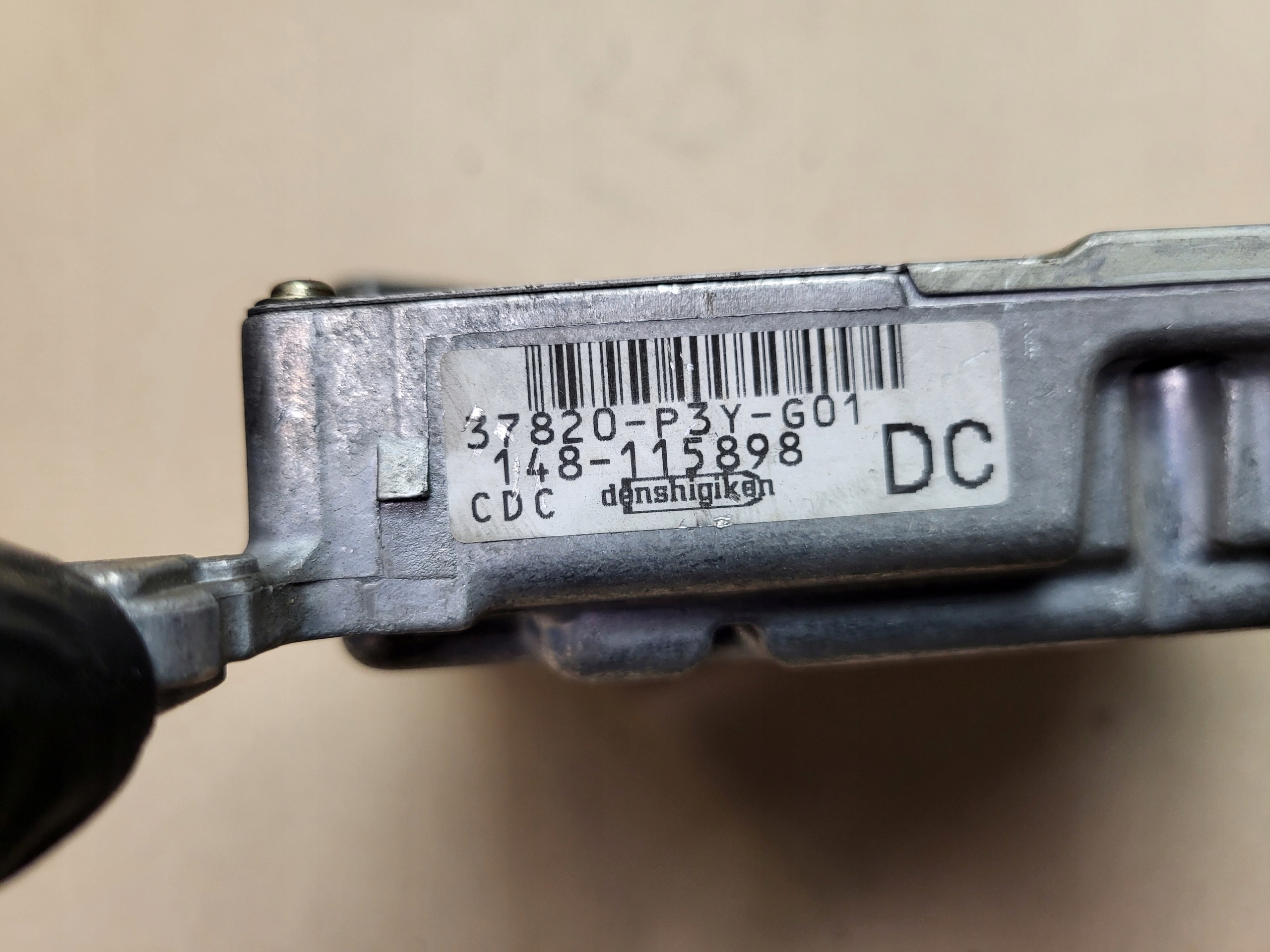 computer control unit of the engine HONDA CIVIC VI 1.4 37820-P3Y-G01 OE EU