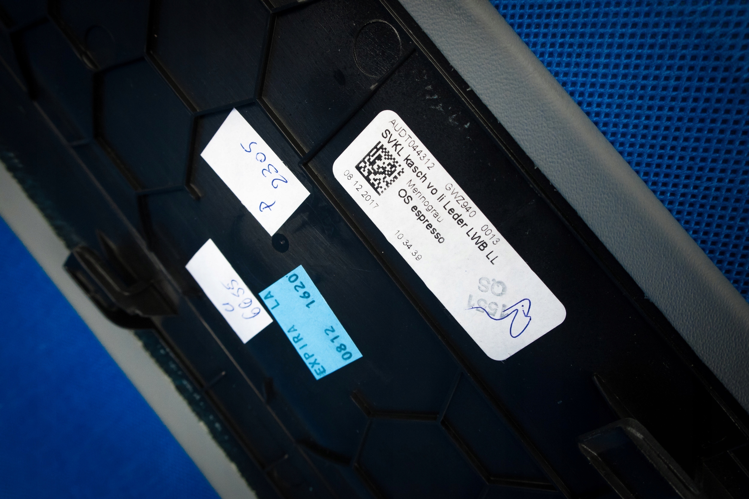Blende Abdeckung tunelu Audi A8 S8 4N 4N1863303B KQH