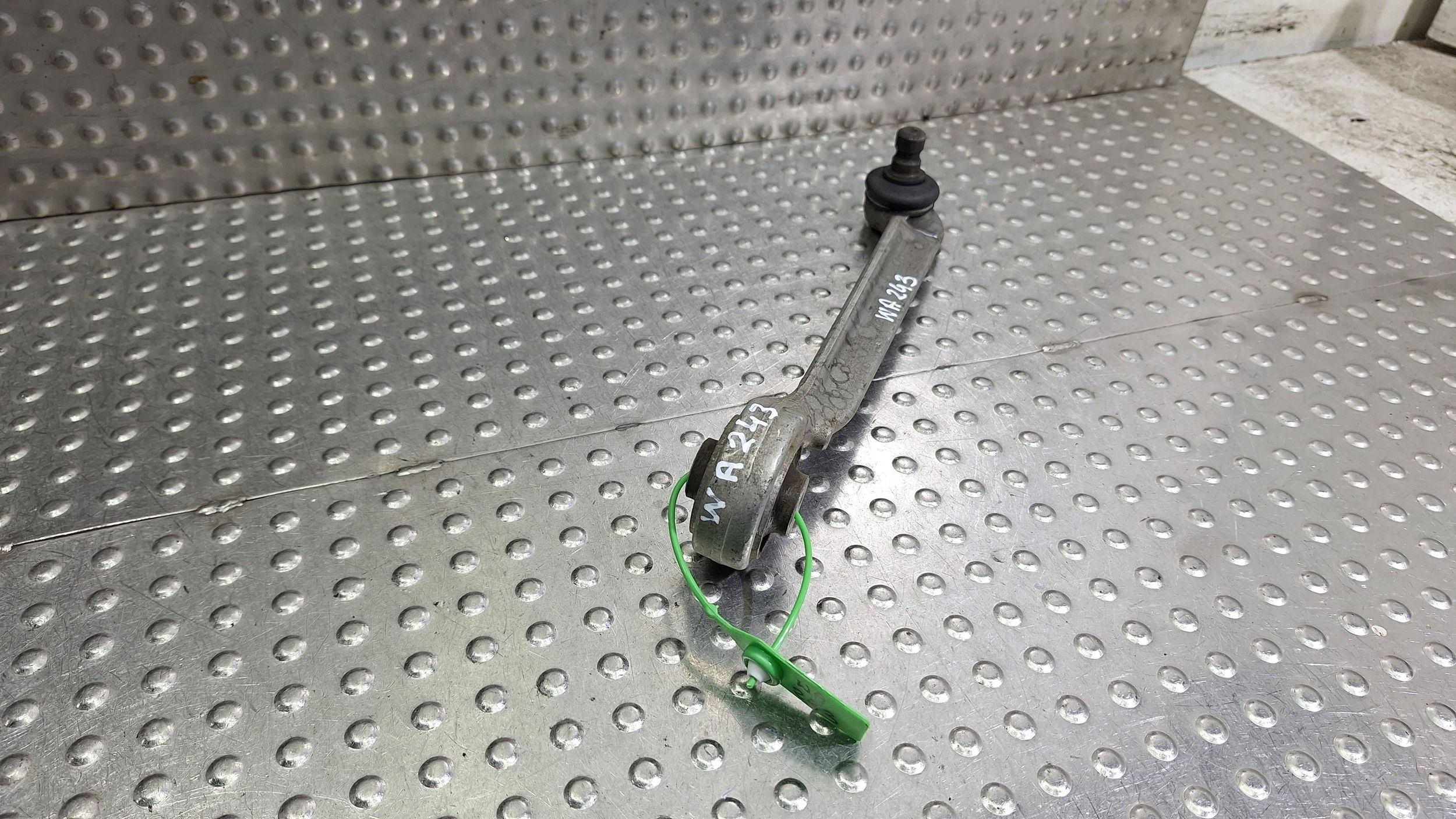 arm right front upper OE 8D0407508E AUDI A4 B6 A6 C5 PASSAT B5 SUPERB and
