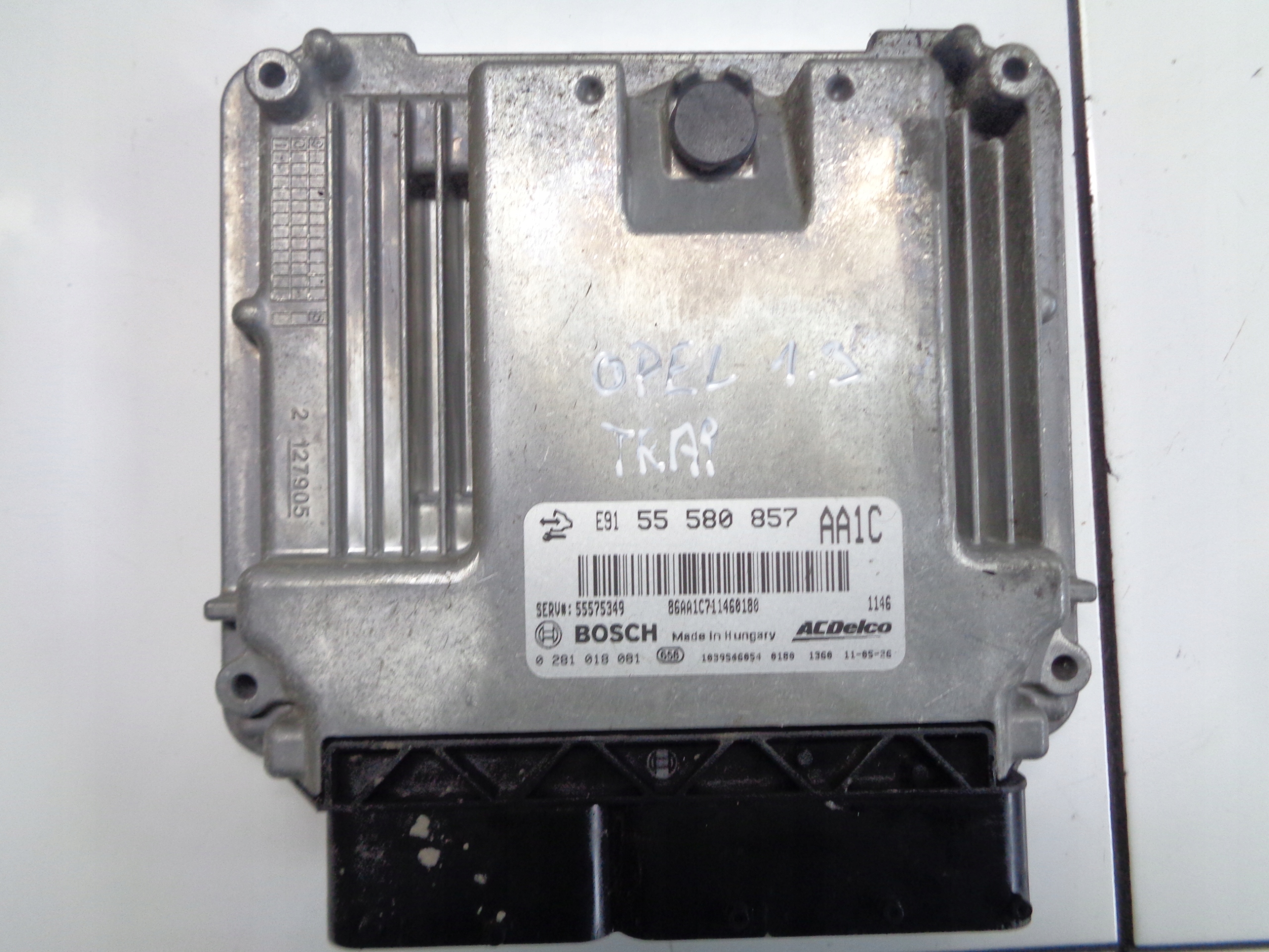 OPEL ASTRA J 1.3CDTI computer control unit of the engine 55580857 0281018081