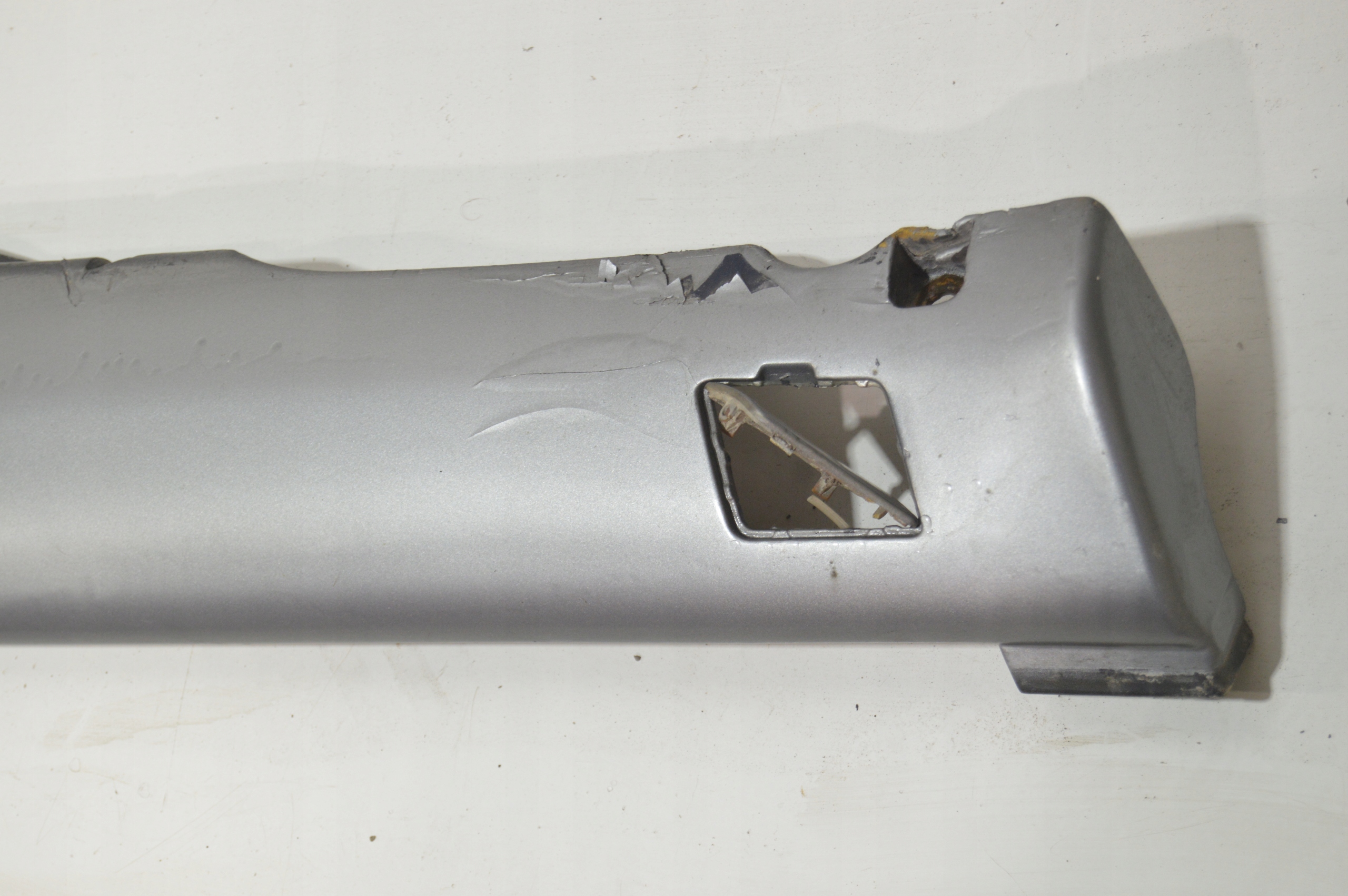 накладка порога правая порог MERCEDES W126 РЕСТАЙЛИНГ 1266905240