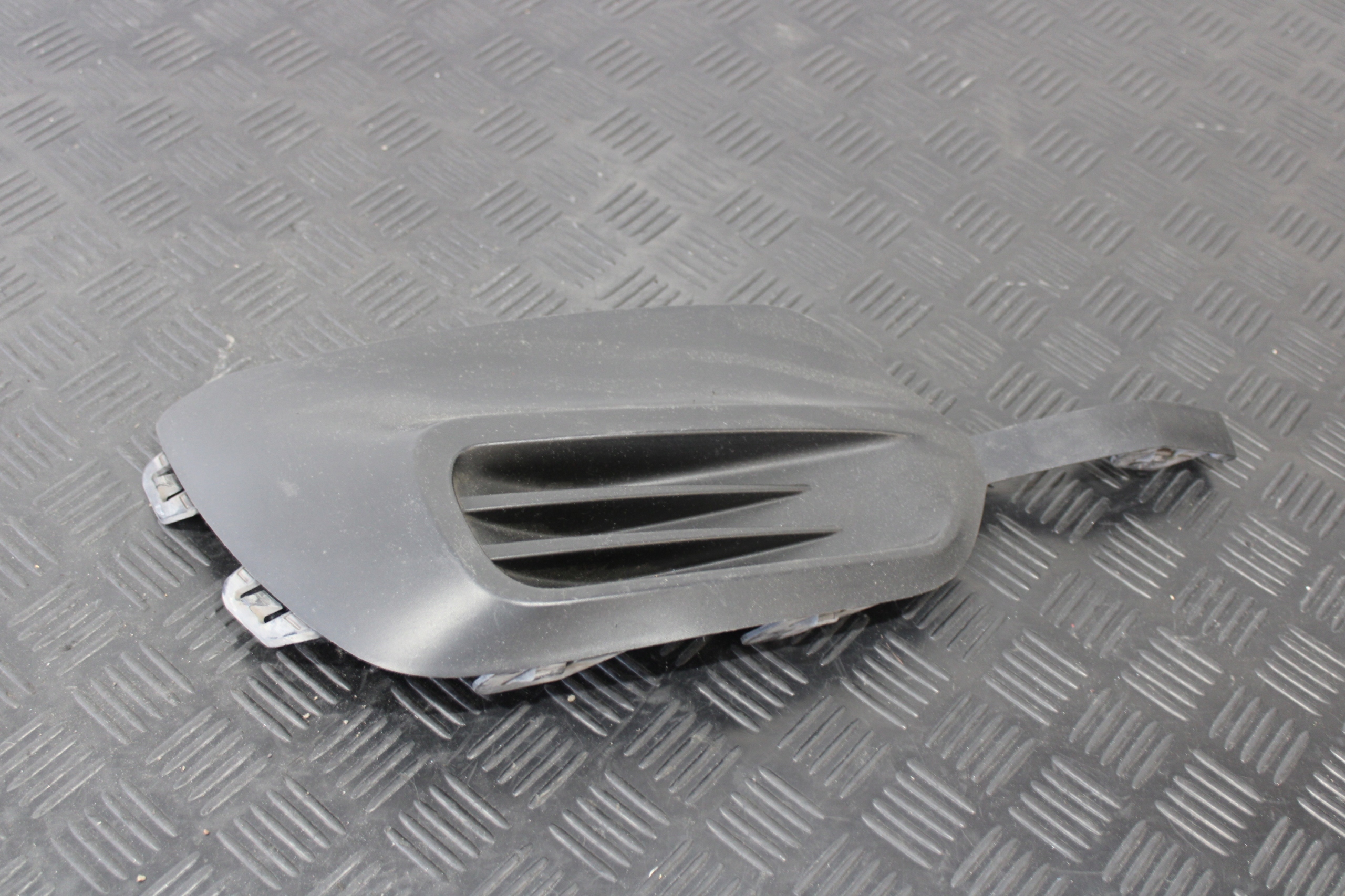 grid of a bumper left 9816778480 OPEL COMBO E