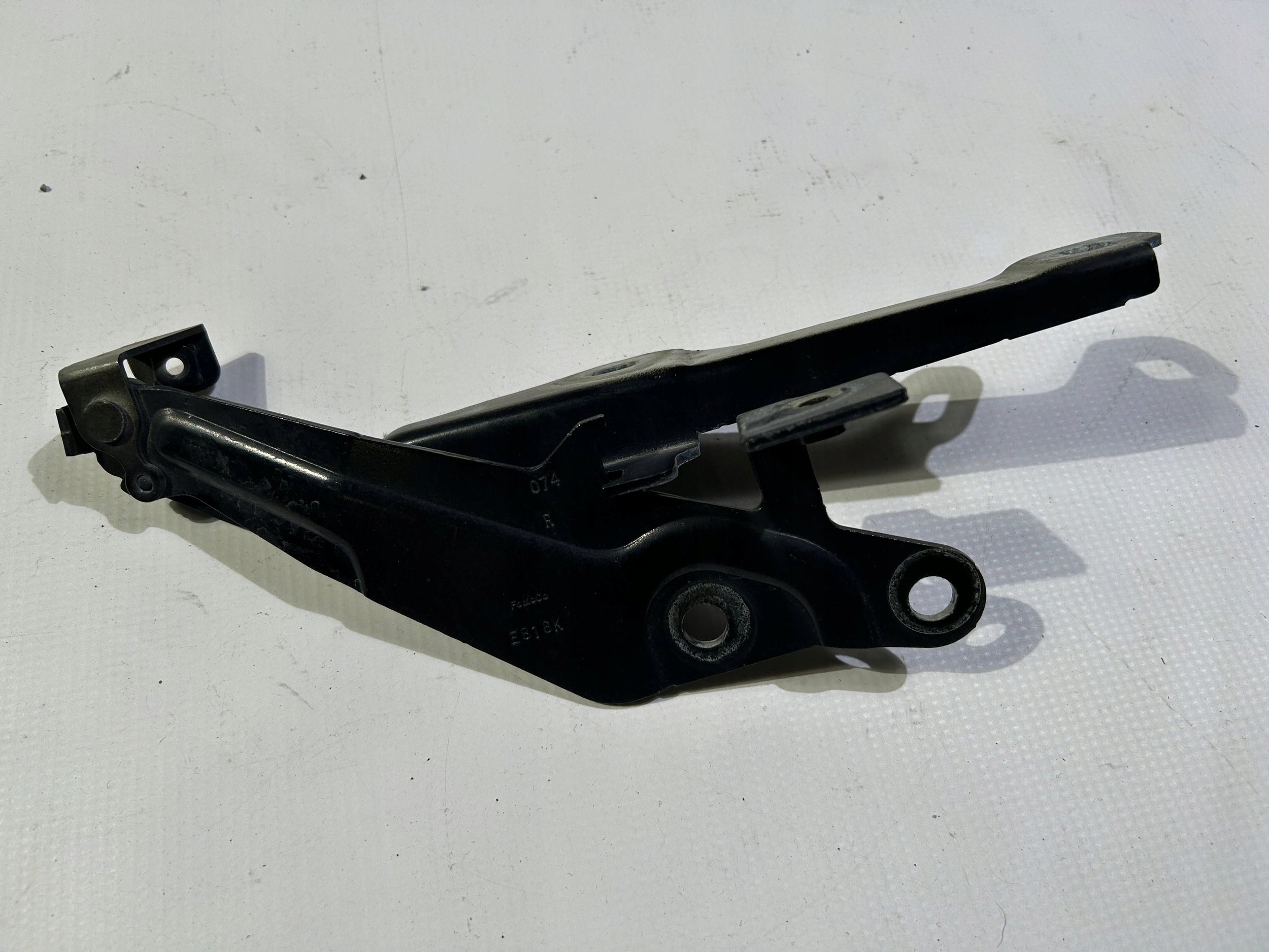 hinge bonnets right pokrywy of the engine Ford Mustang 2015