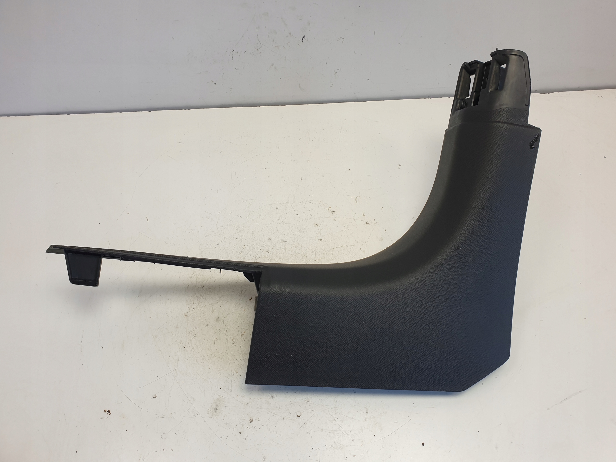 98369953ZD - Opel Corsa F задняя правая накладка стойки задняя крышка