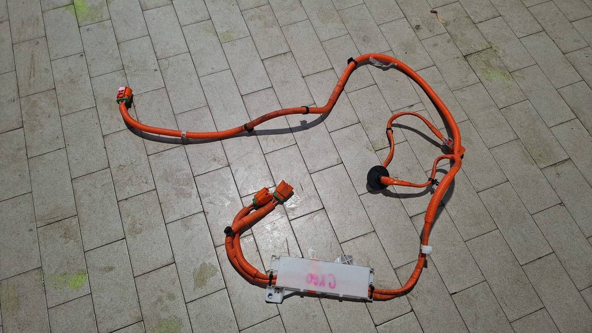 canalisation haut de tension Mazda CX-60 KR9R67V50