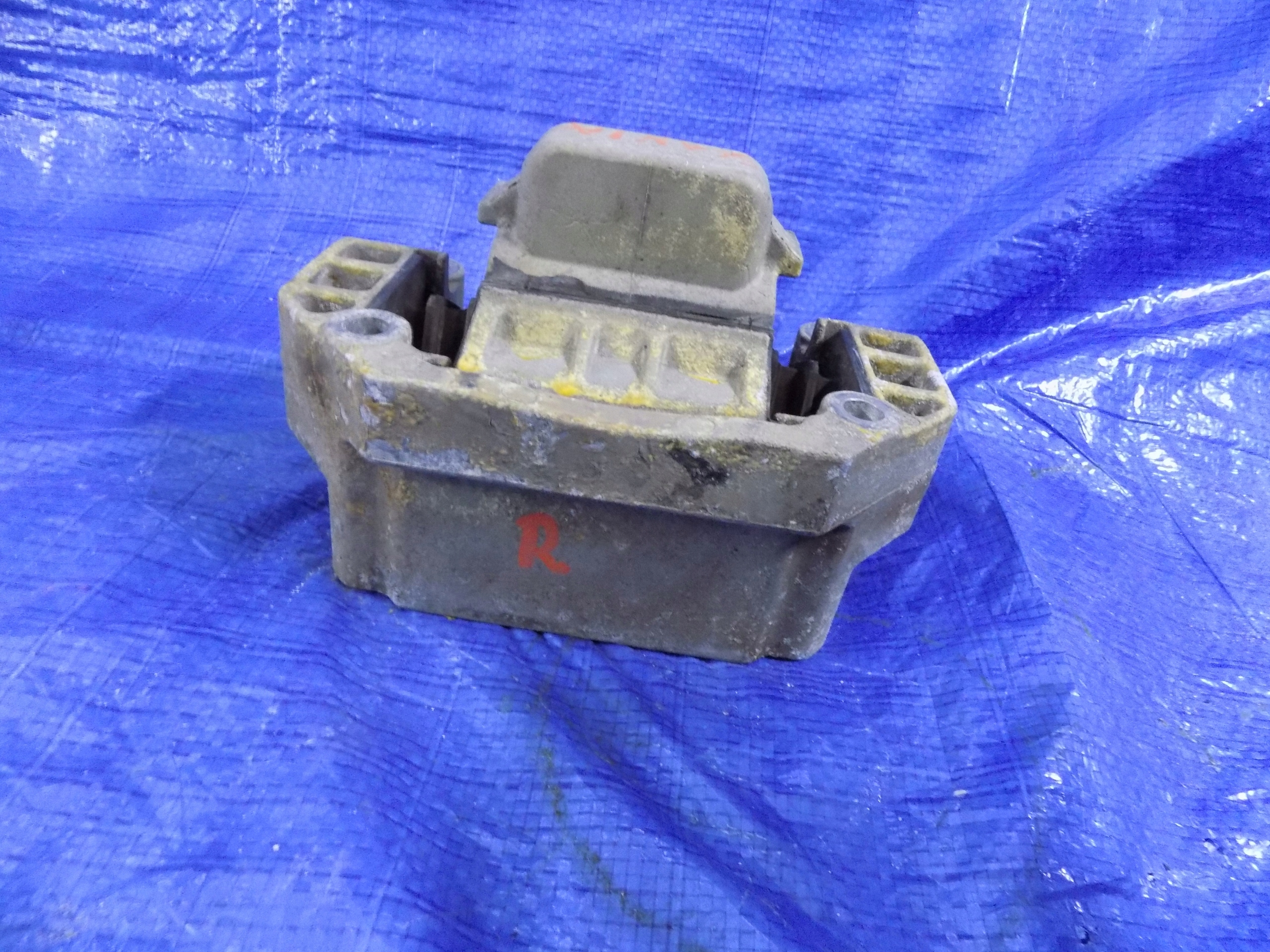 gearbox mount SCANIA P380 11R E5