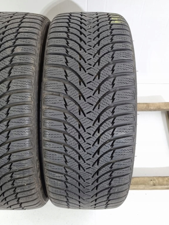 Opony K7564 Kumho 215/40R17 zimowe para Sezon zimowe