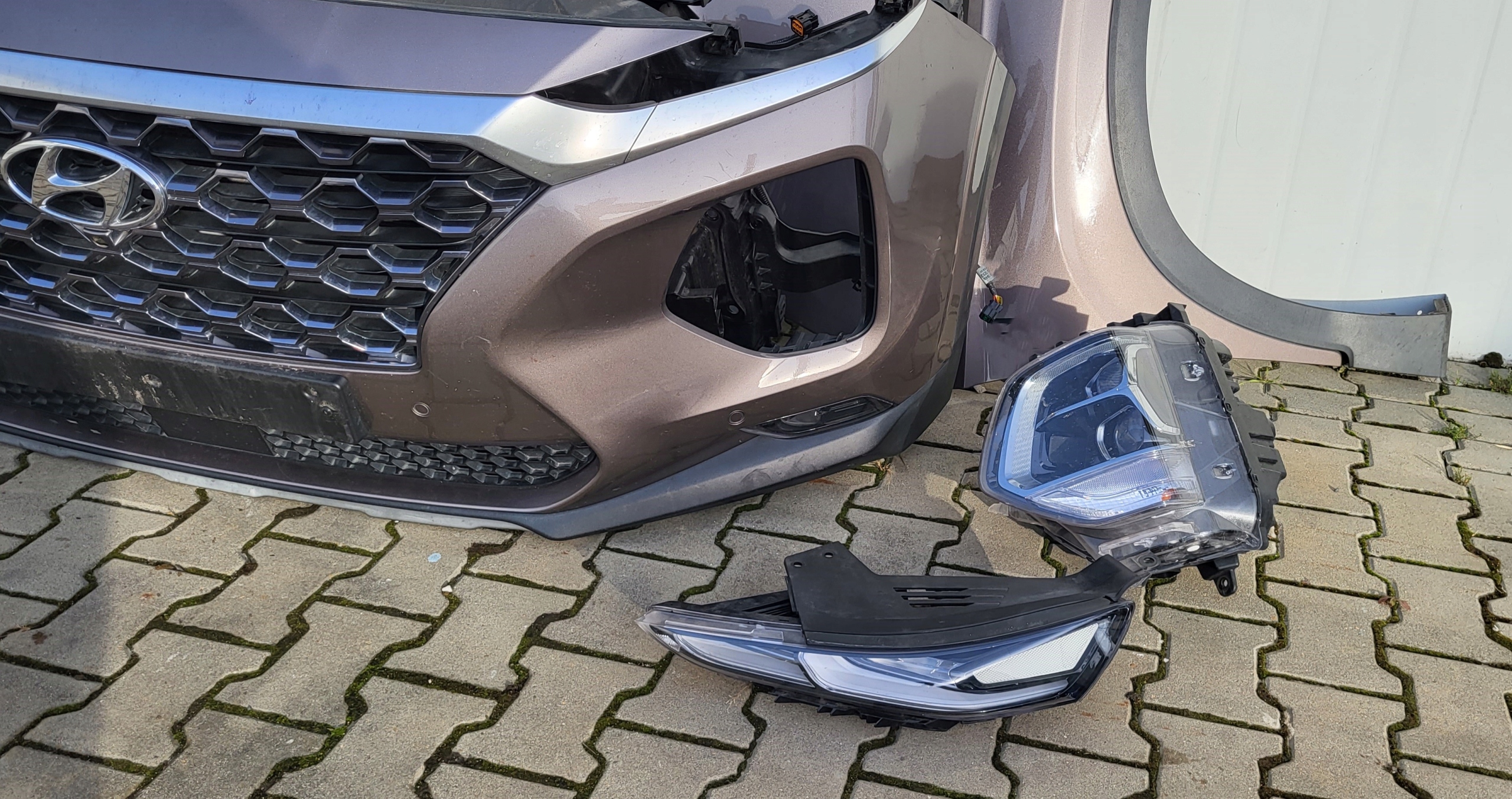 HYUNDAI SANTA FE 18R> MASKA ZDERZAK PAS LAMPY BŁOTNIKI Y2B Producent części Hyundai OE