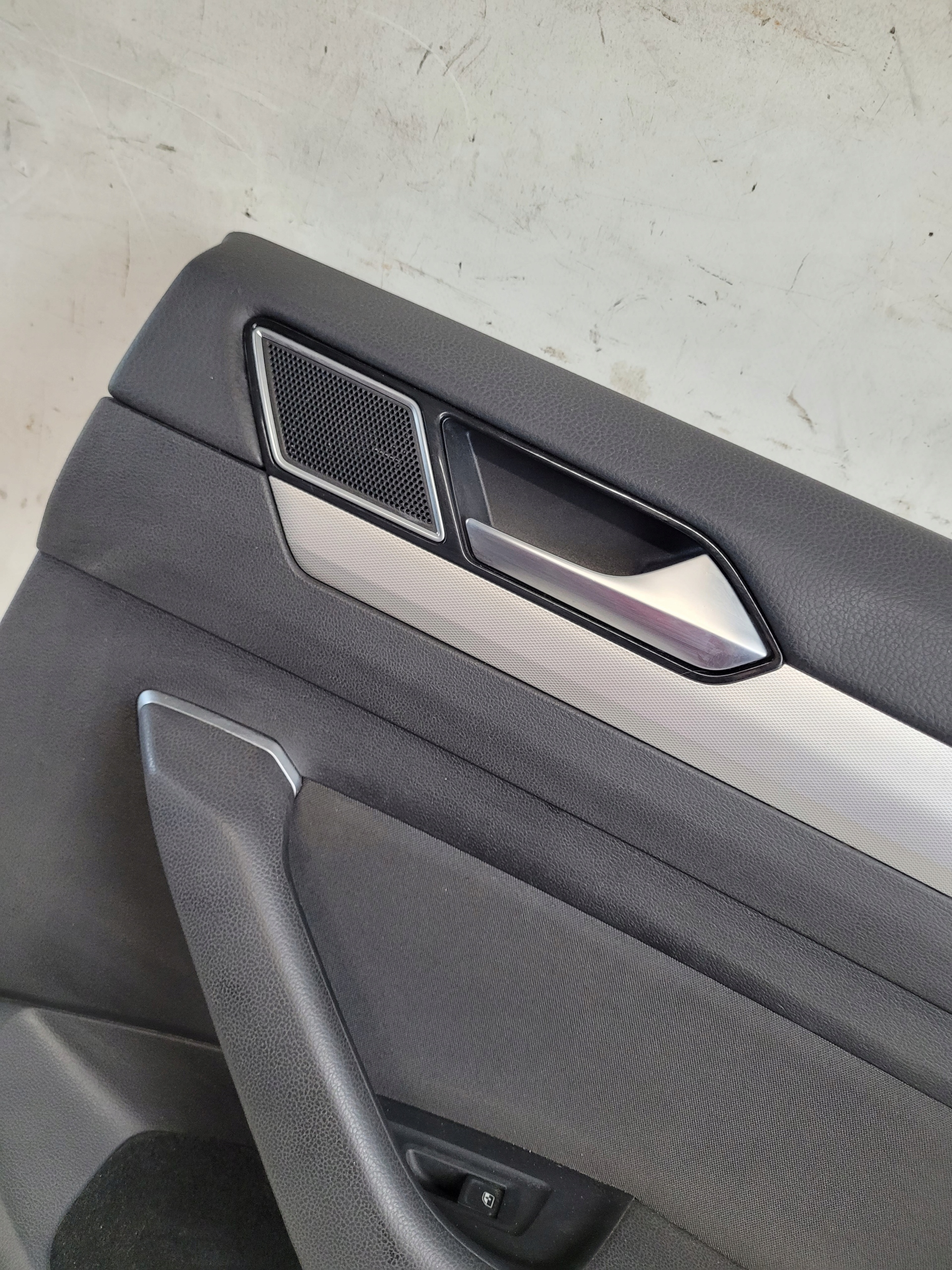 side upholstery handle door right rear part VW PASSAT B8 KOMBI 15r.