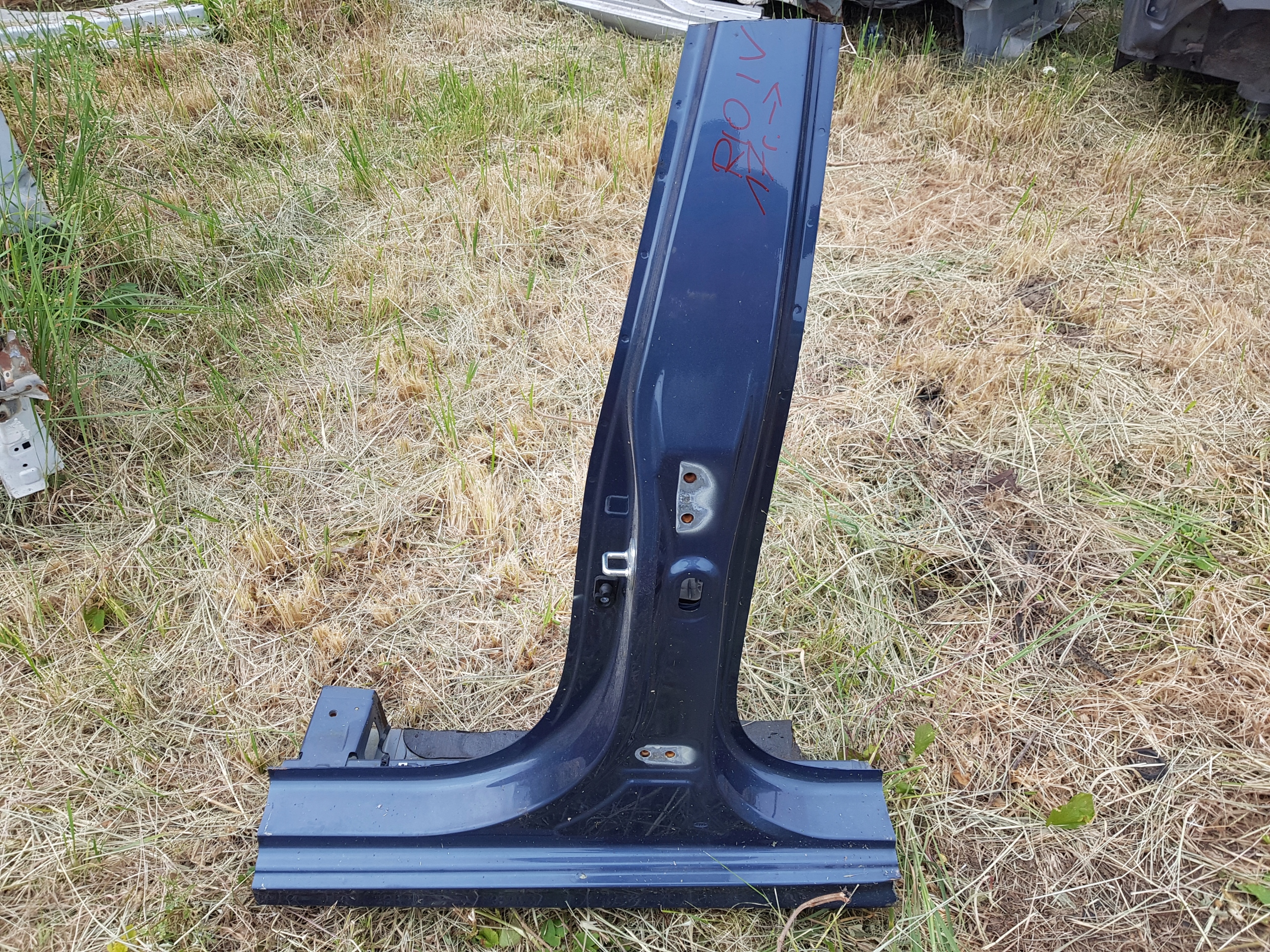 KIA RIO IV В СТОЙКА ЛЕВЫЙ ДВЕРНОЙ ЦЕНТРАЛЬНЫЙ 2017-