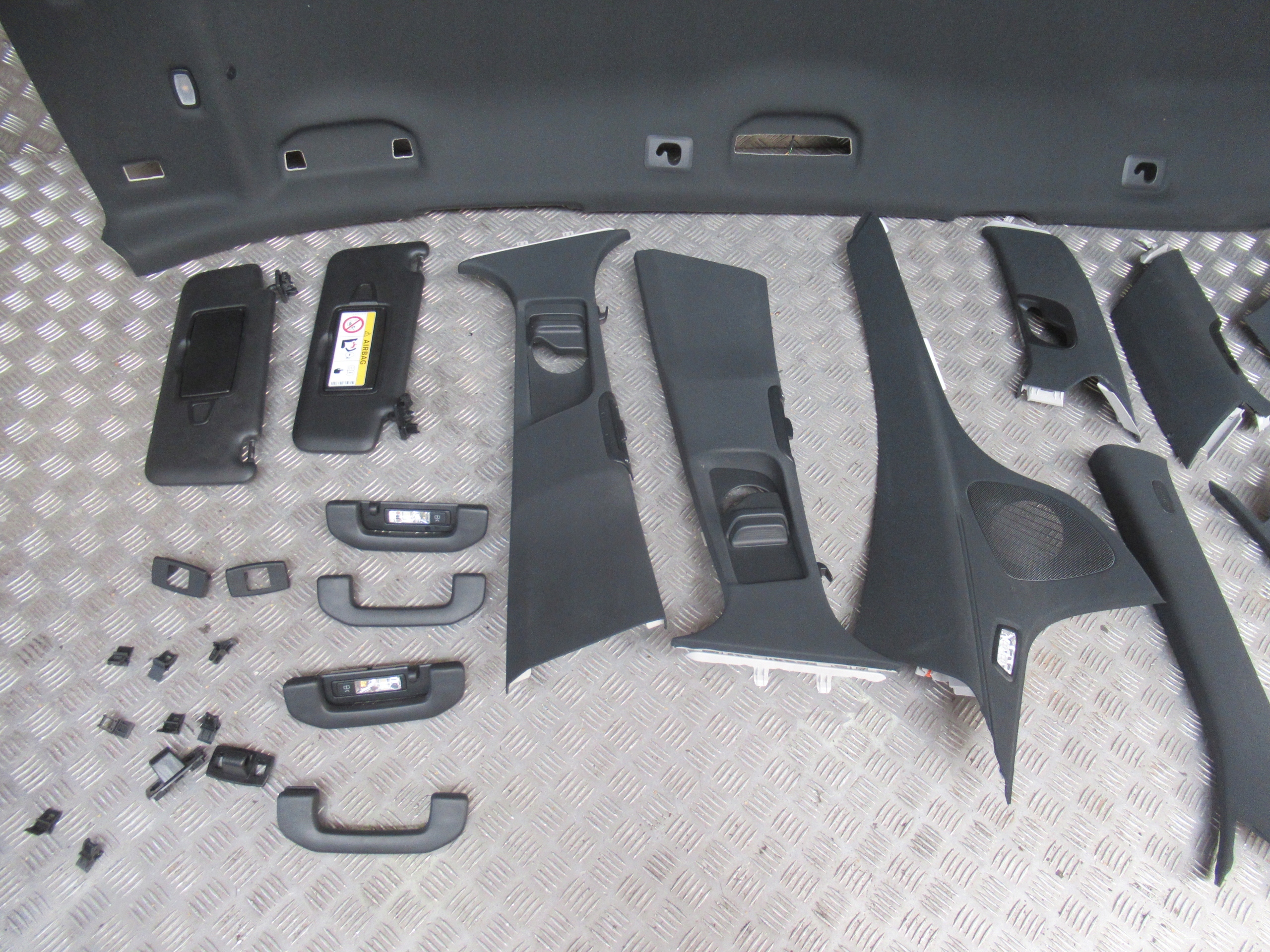 MERCEDES E W213 KOMBI PODSUFITKA CZARNA KOMPLETNA Wersja Europejska