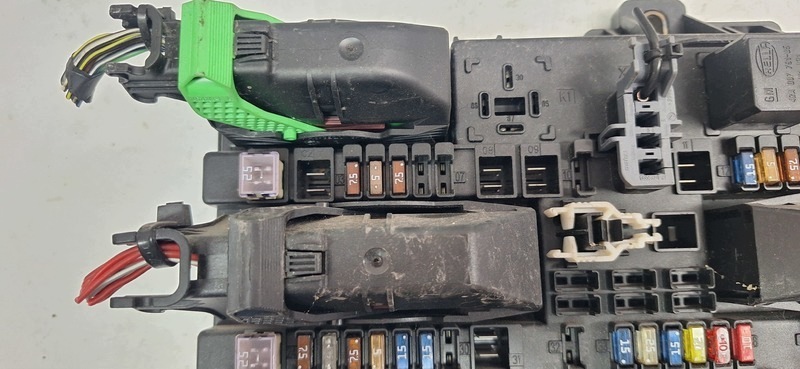 Module fusibles OPEL ASTRA H 13181279DQ