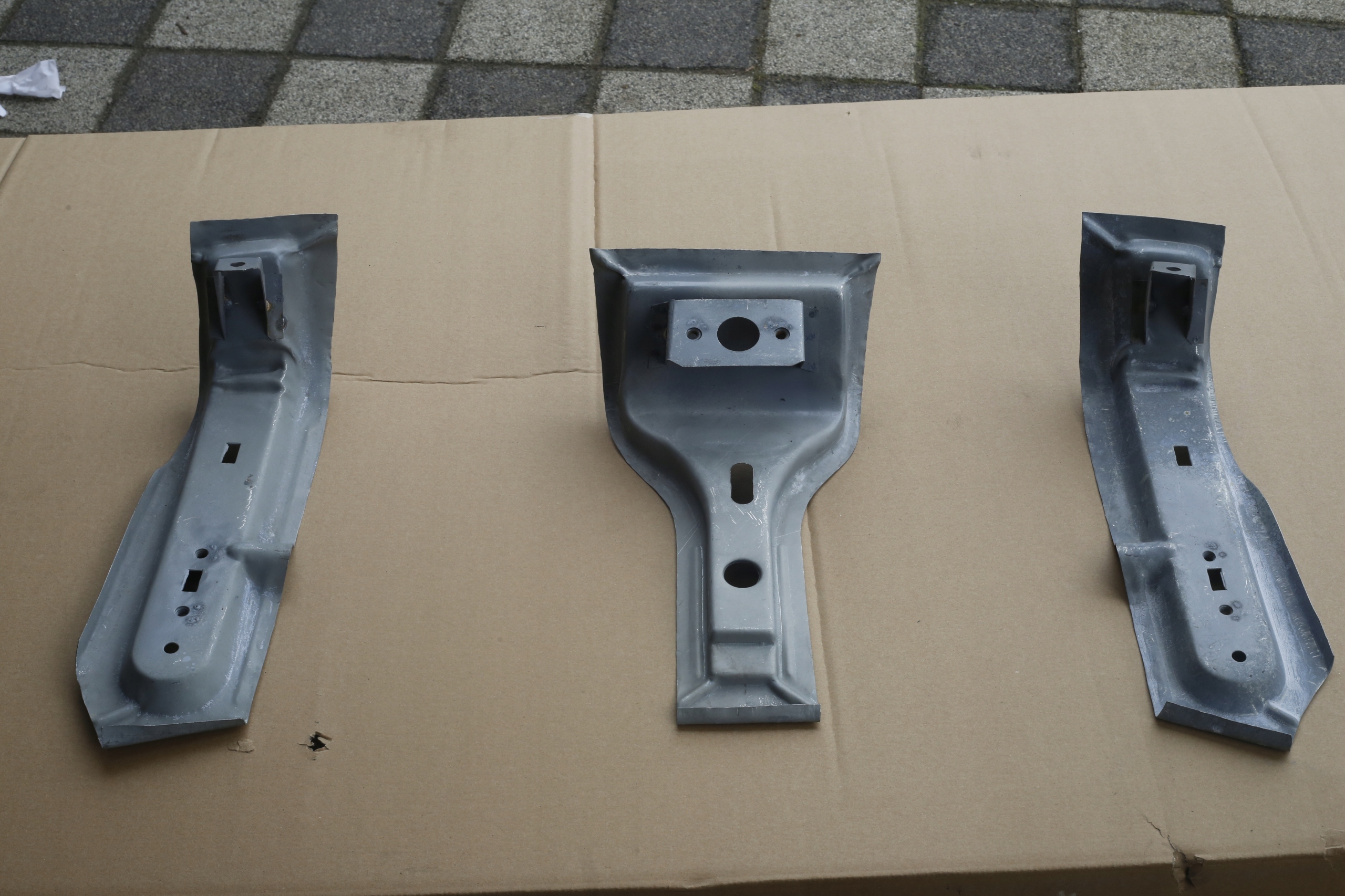 POKRYWA SILNI MASKA MERCEDES KACZKA 207 410 78 95 Part manufacturer Other