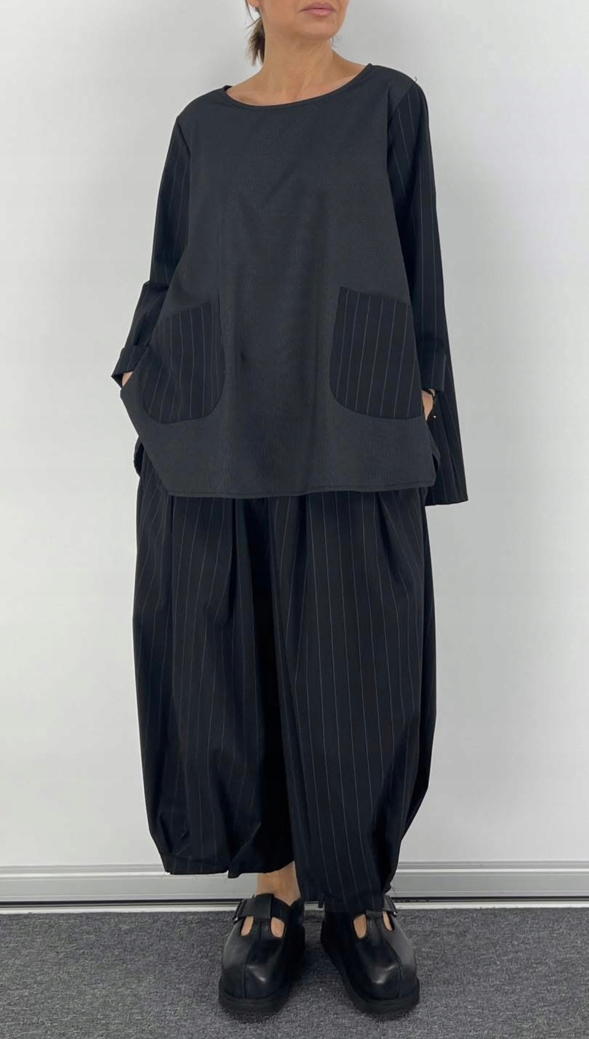 Elegantní dámský černý komplet Wendy Trendy