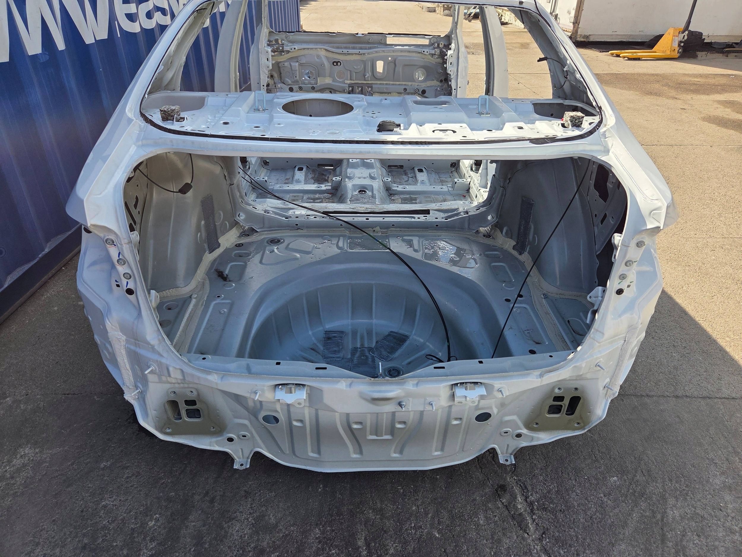 Toyota Corolla E21 sedan rear part bodywork rear panel sump