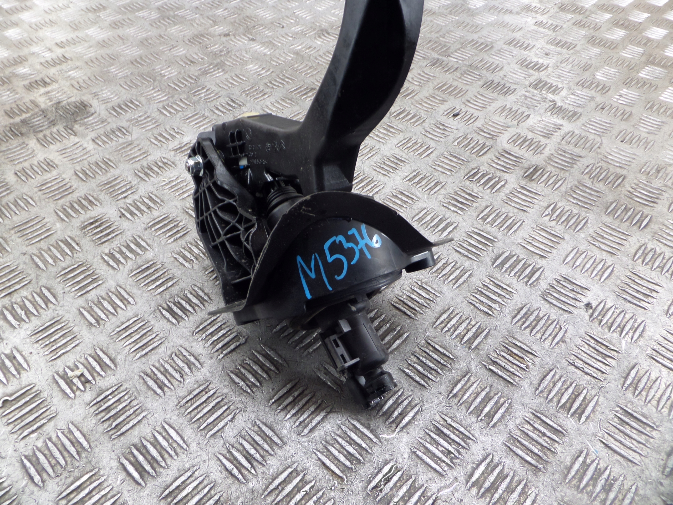 PEDAL pumpa spojky OPEL COMBO E BERLINGO IV RIFTER 9820886180