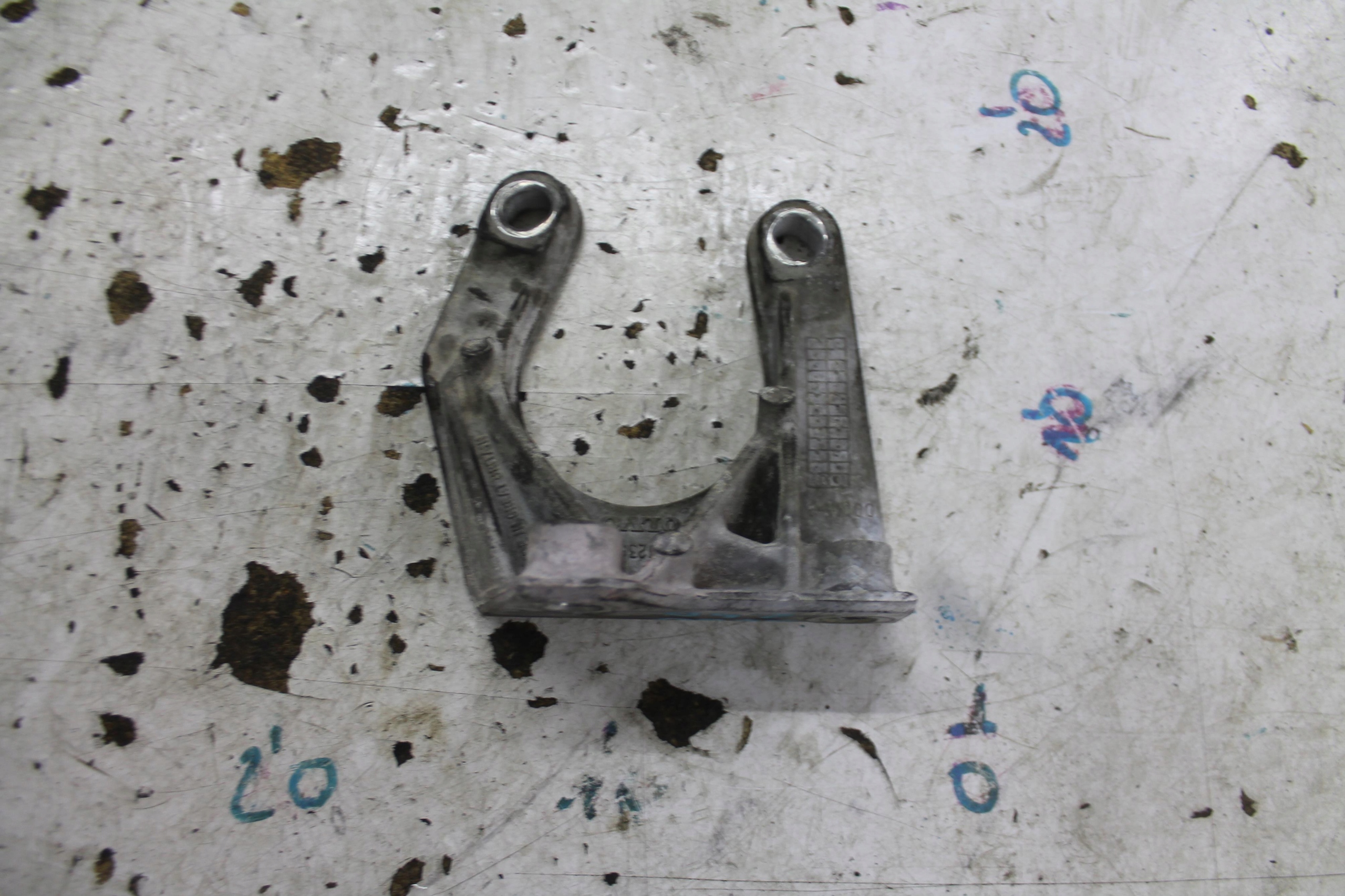 SUPPORTO SUPPORTO CAMBIO INGRANAGGI 30713236 VOLVO XC60 E 2.4 D5 08-17