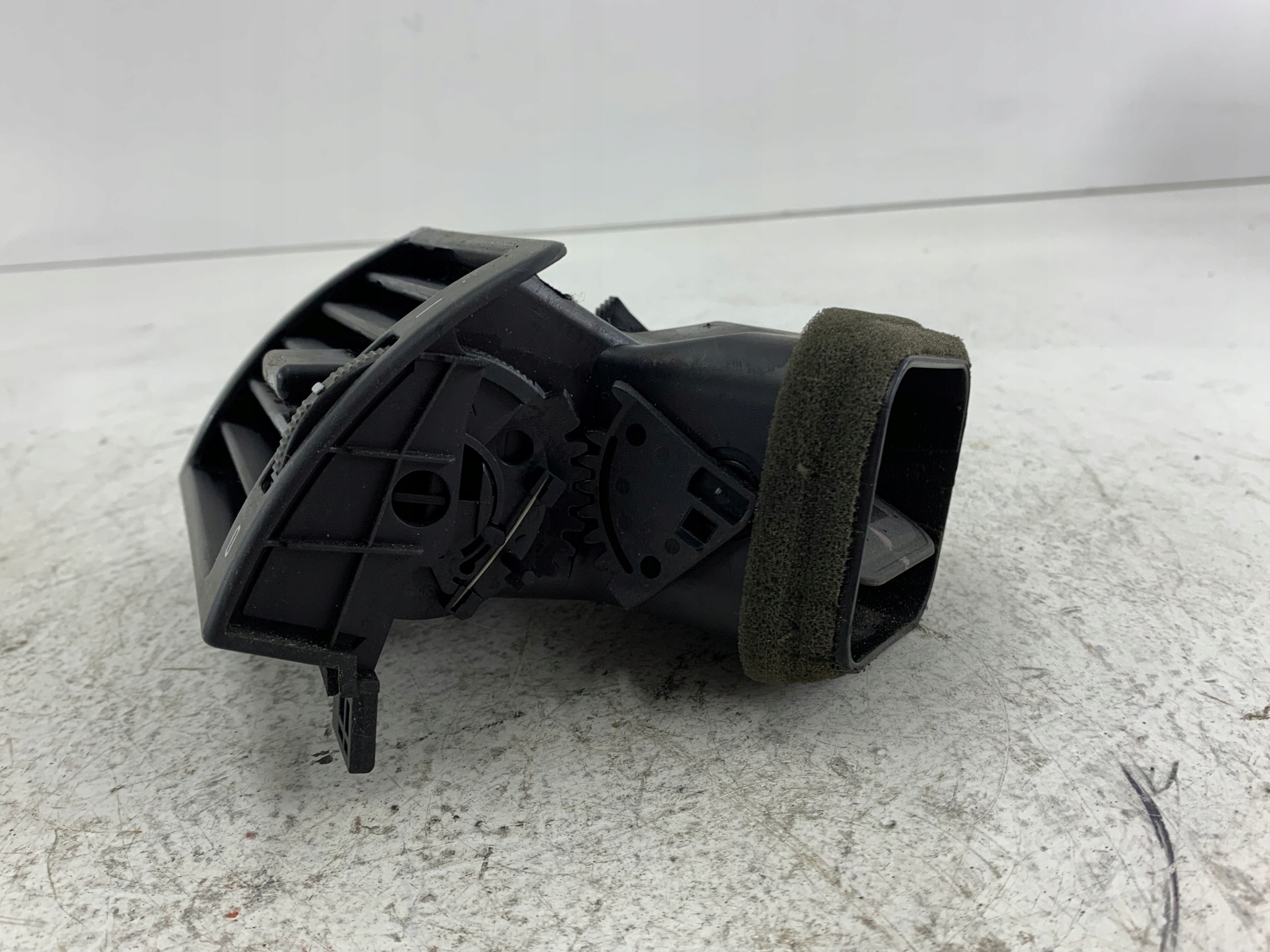 BMW E46 grid air conditioning devices left 8361897