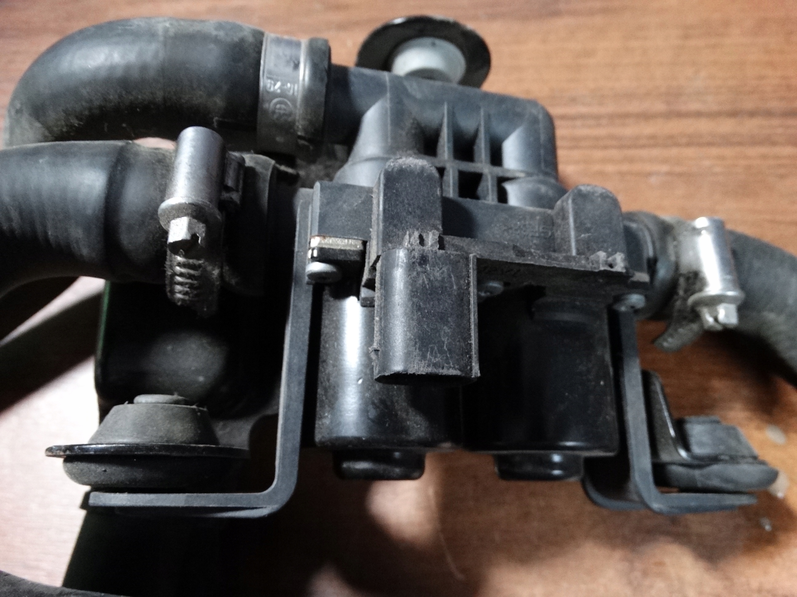 POMPA D’ACQUA VALVOLE TUBI BMW F15 F16 E70 E71 1