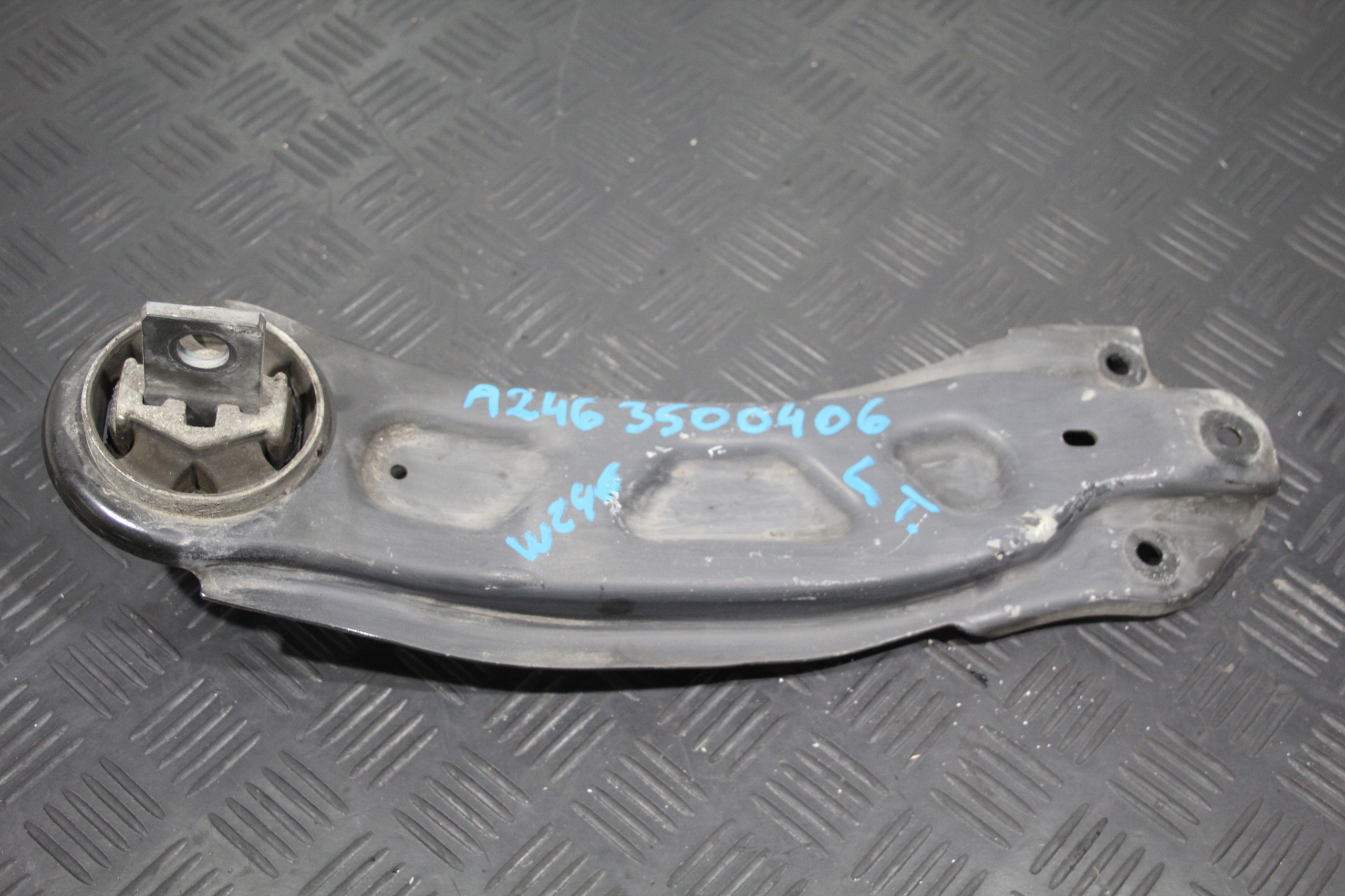 Querlenker links heck B-KLASA W246 LIFT AMG A2463500406