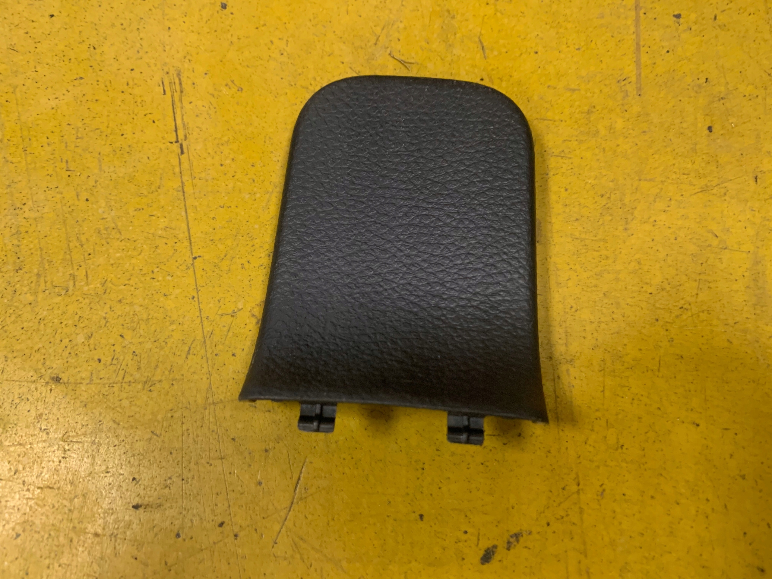 ZAŚLEPKA OSŁONY RĘCZNEGO TUNELU NISSAN ENV200 364204FA1A za 48 zł z