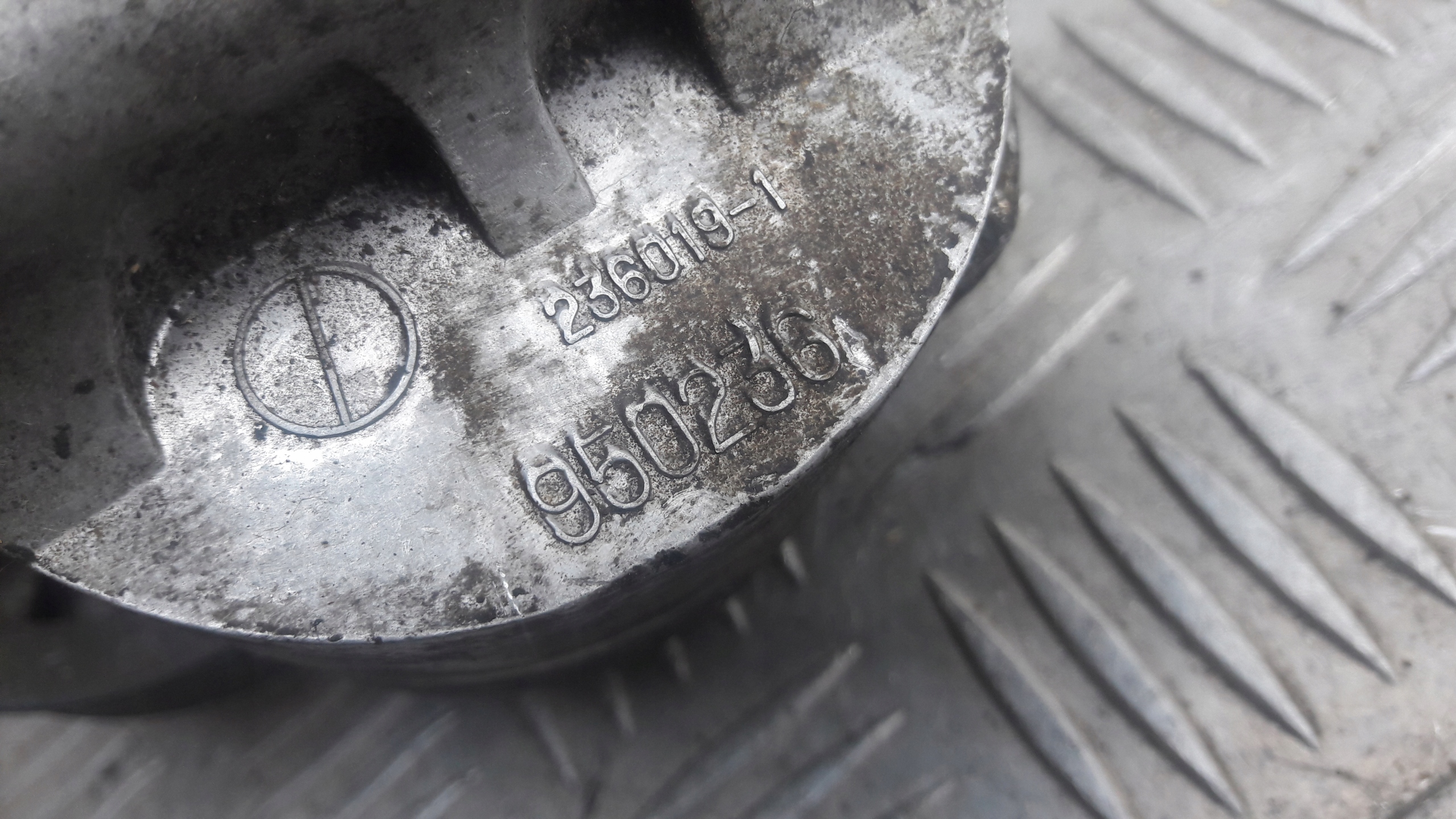 SAAB 95 Riemenspanner Spannelement 950236