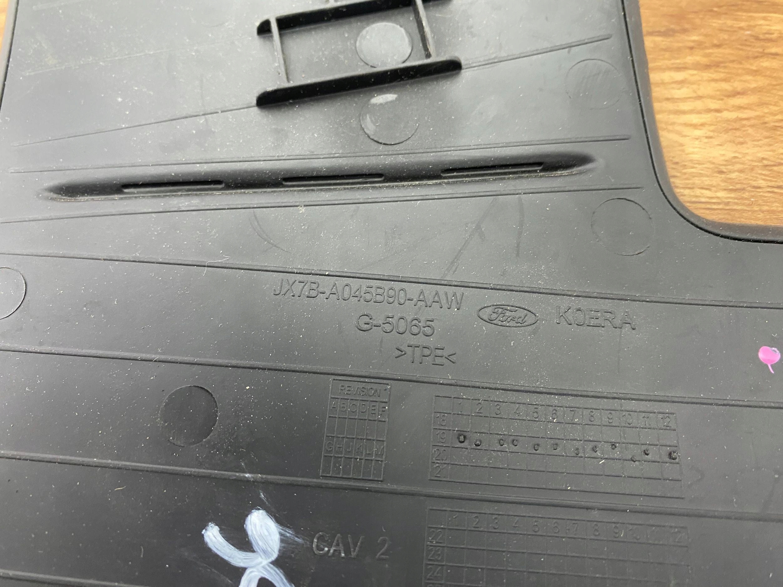 Mata Matte do Handschuhfach Ford Escape IV Kuga MK3 2020+