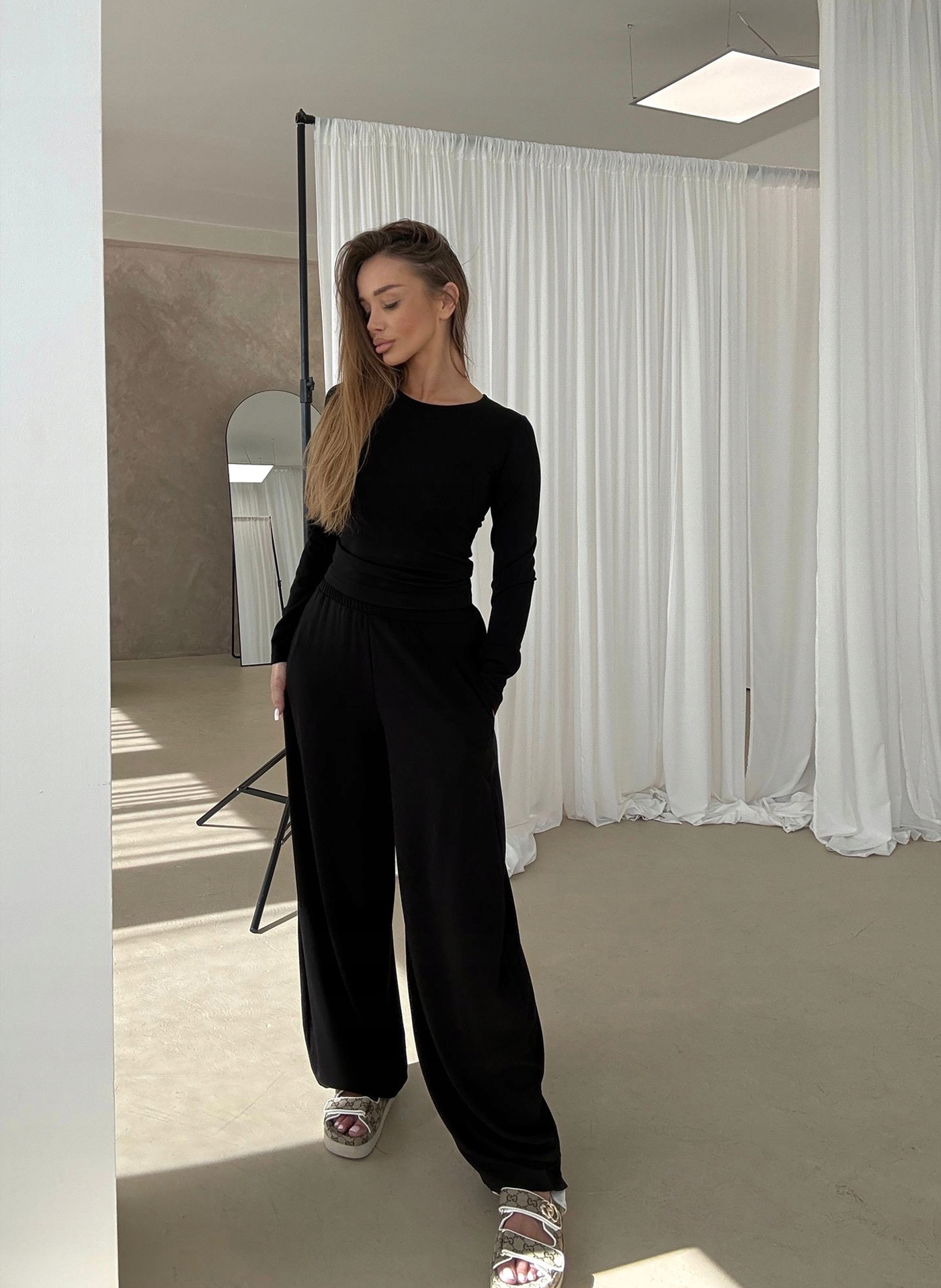 Černý dámský komplet s dlouhým rukávem kalhoty typu wide leg Bari Long Agatha Studio