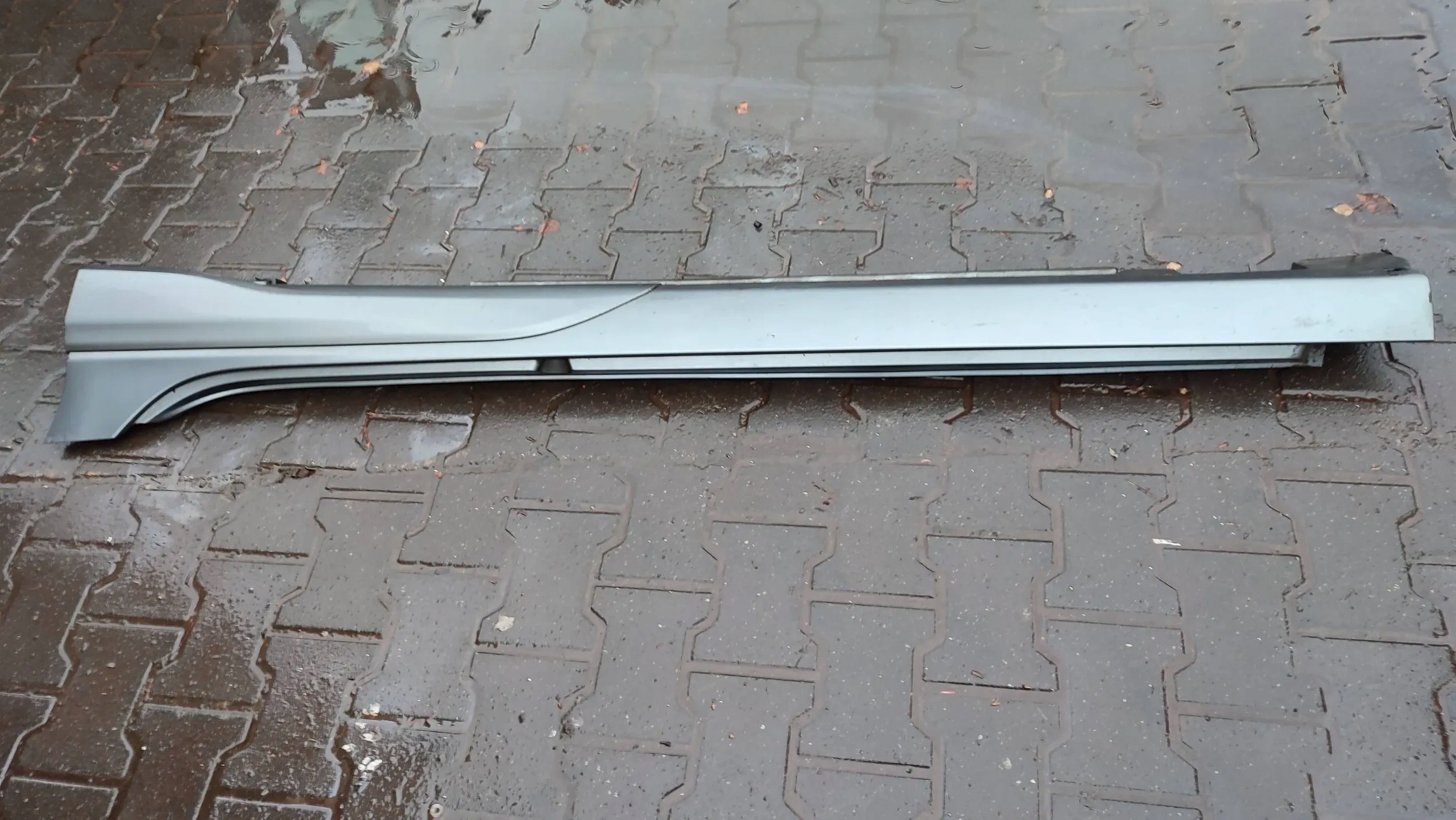 Volvo V40 2018 left side moulding threshold cap R-design