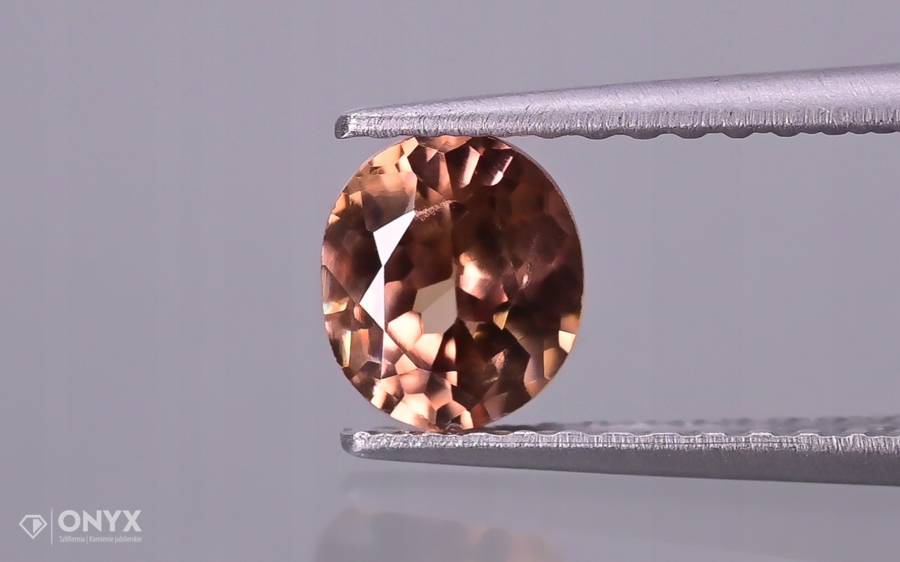 Zirkon fazetovaný ovál 5,5x5 mm