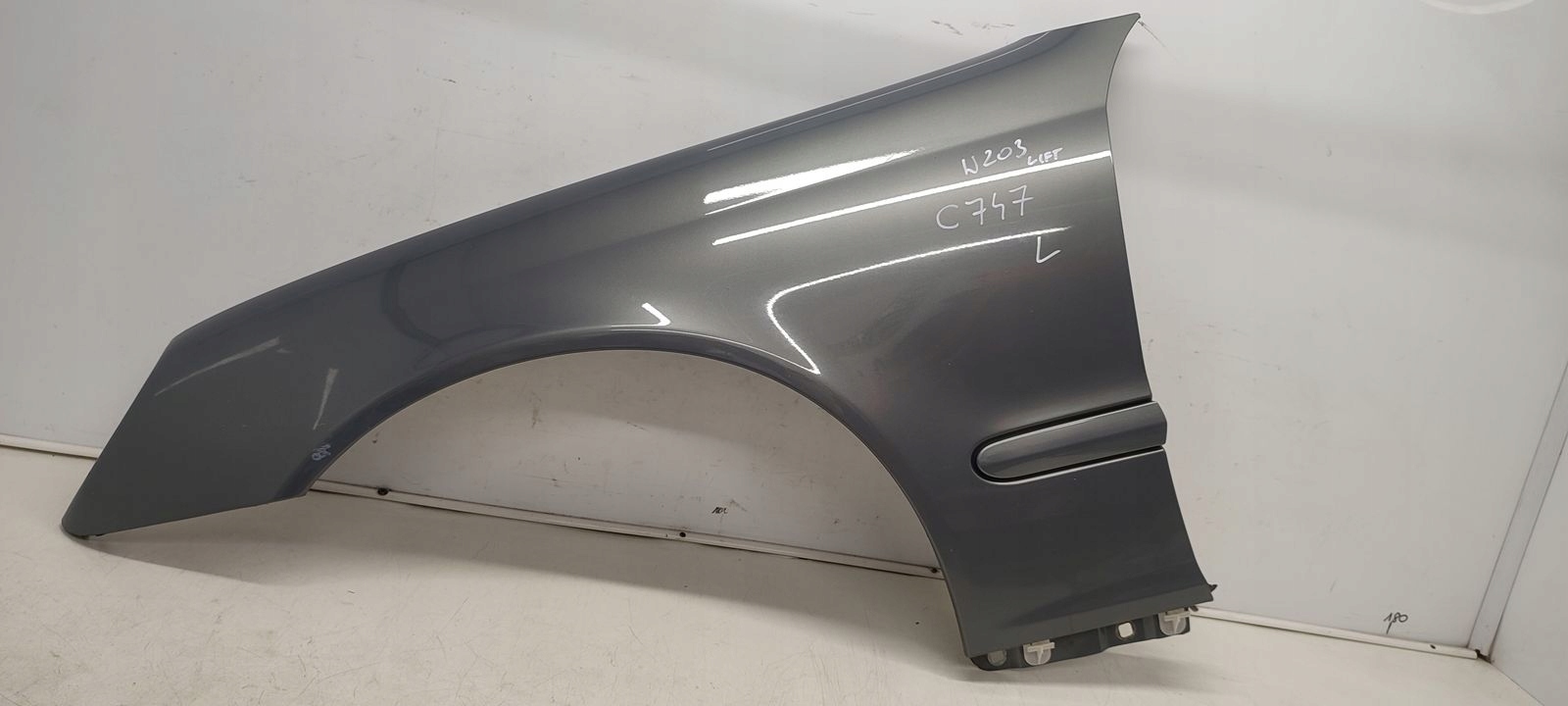 fender left front front Mercedes W203 kombi C747