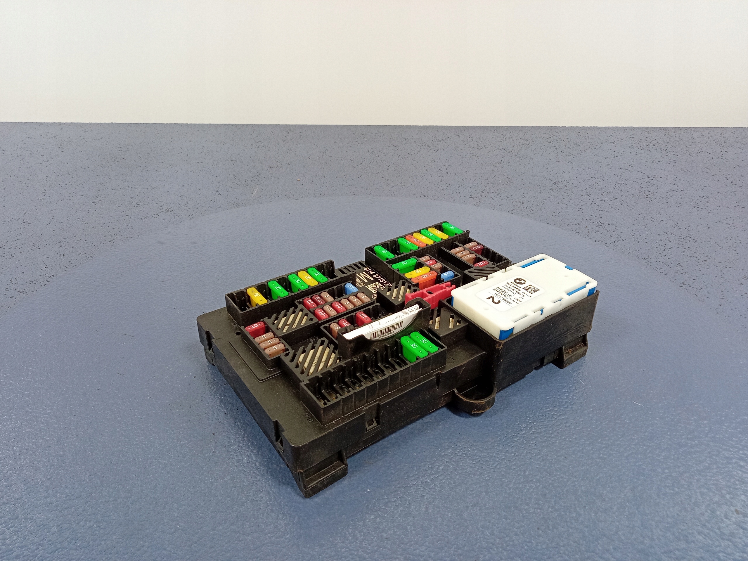 BMW 5 G30 G31 F90 SKRZYNKA BEZPIECZNIKÓW 8713127 Numer katalogowy części 8713127