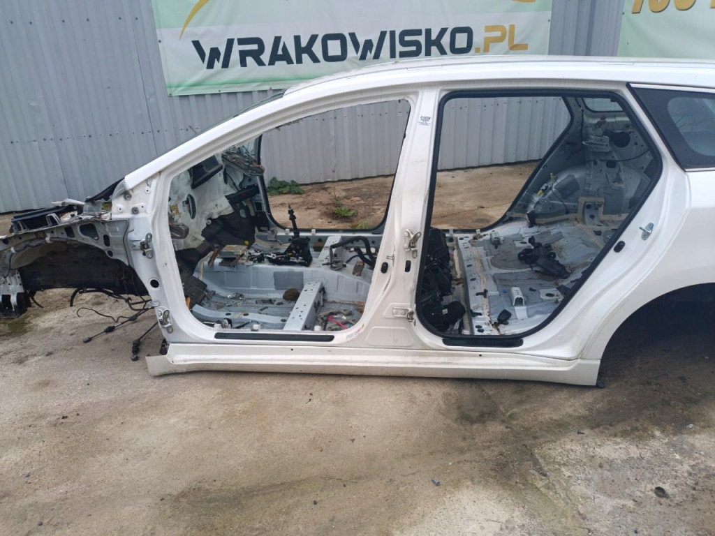 TOYOTA AVENSIS T27 ĆWIARTKA PRÓG SŁUPEK LEWY 040