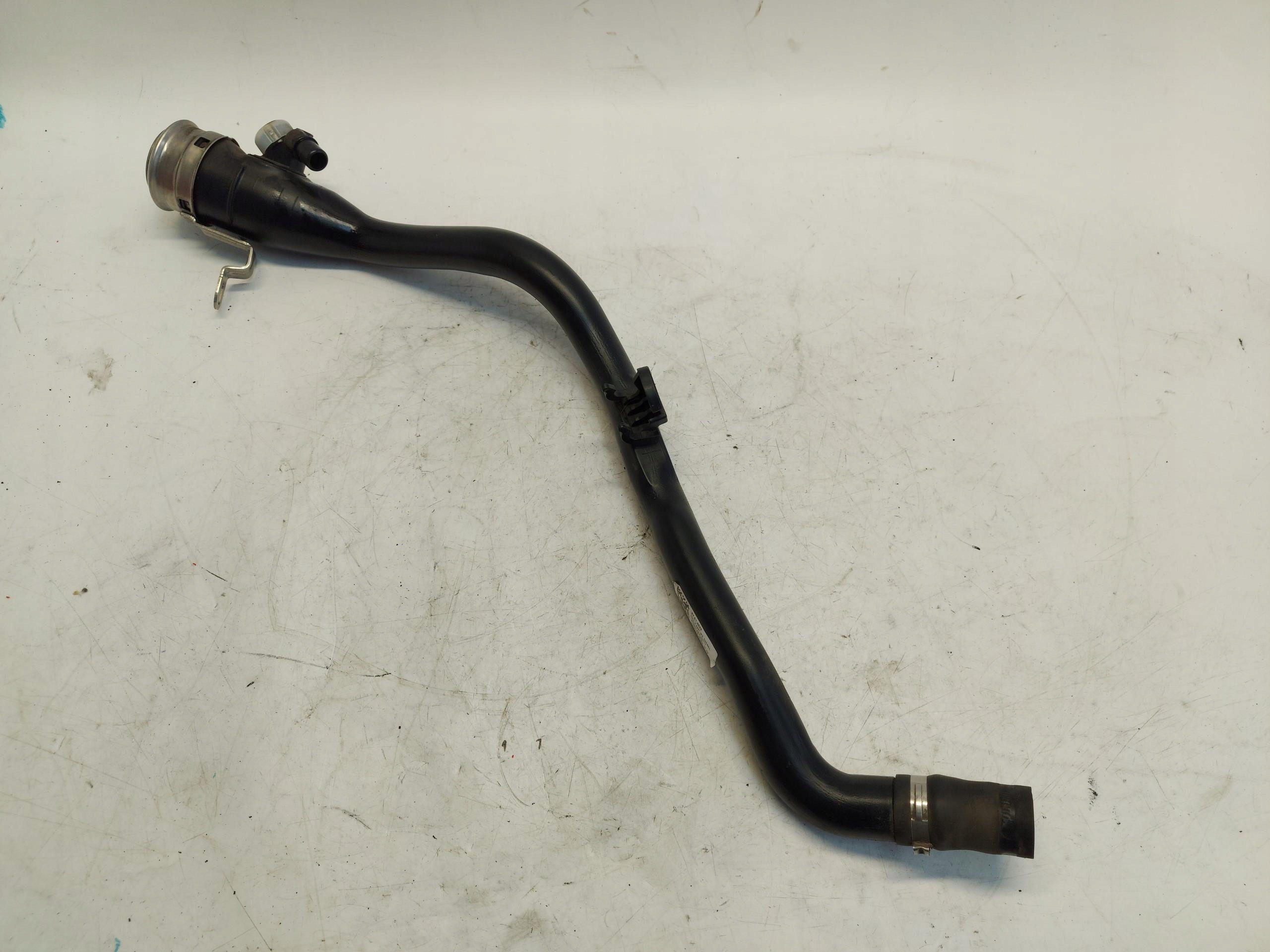BMW U06 220d cijev rezervoara goriva 8741457